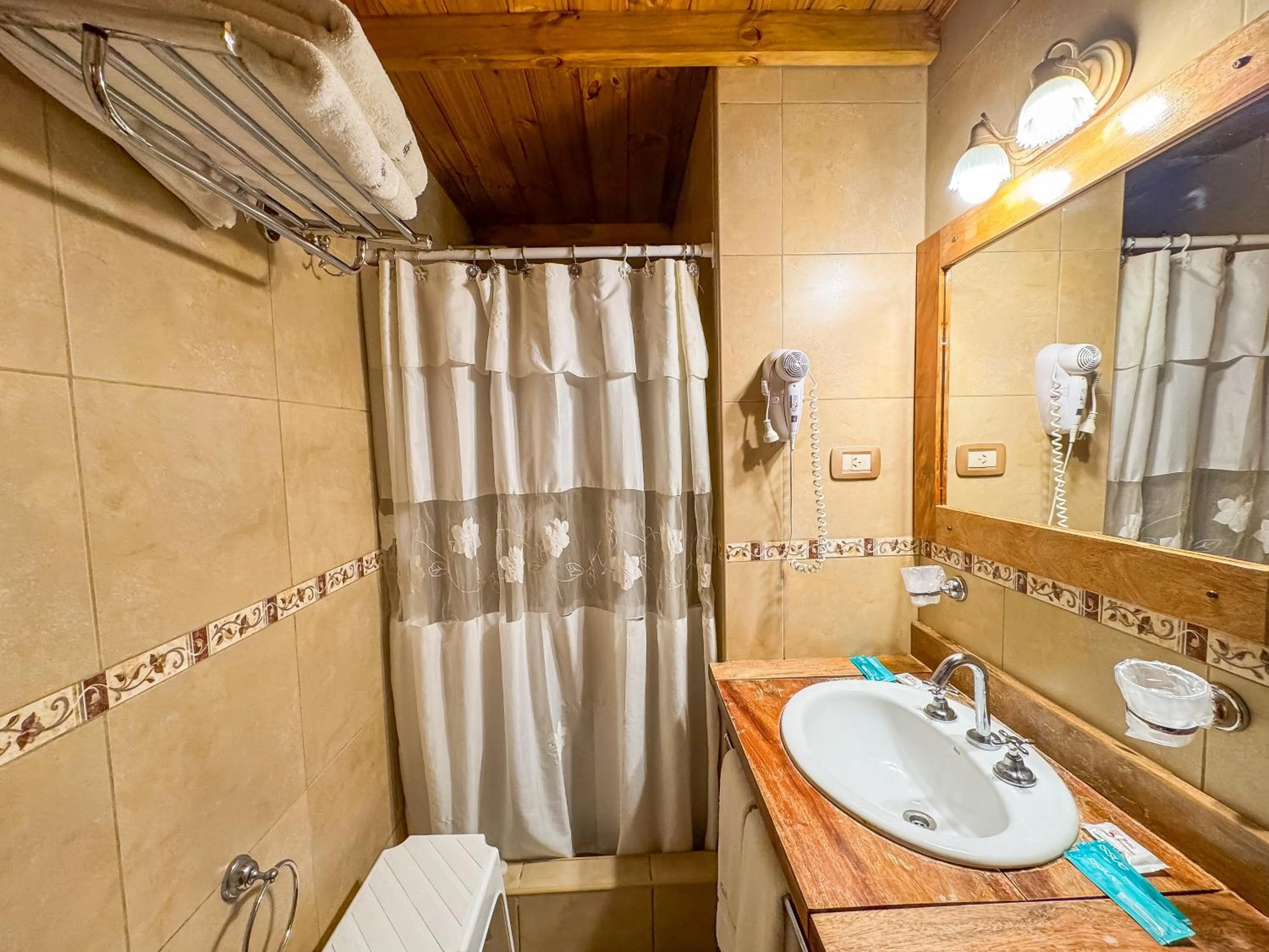 Shower in Hosteria Sirenuse