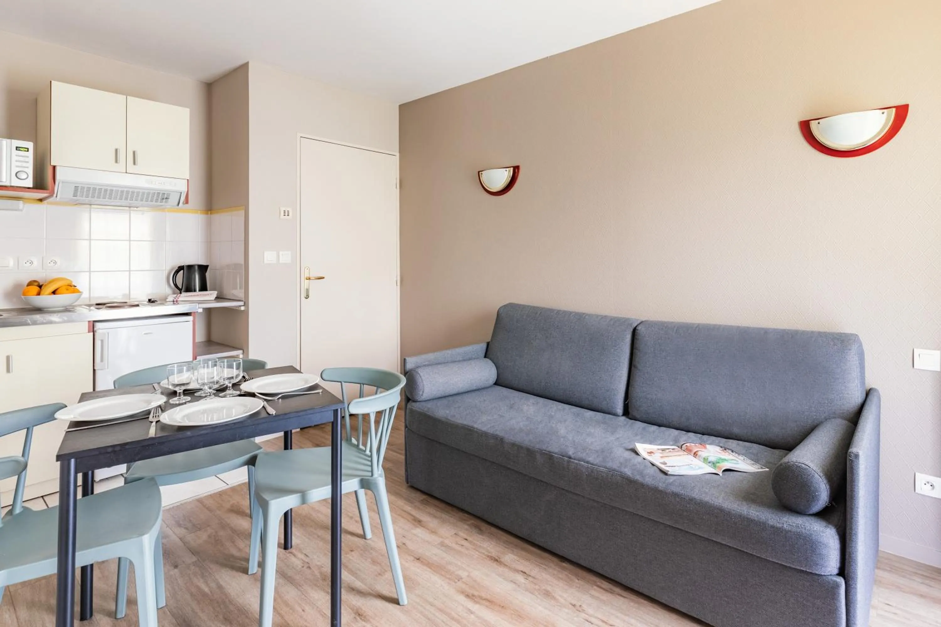 Kitchen or kitchenette in Appart'City Confort Nantes Cité des Congrès