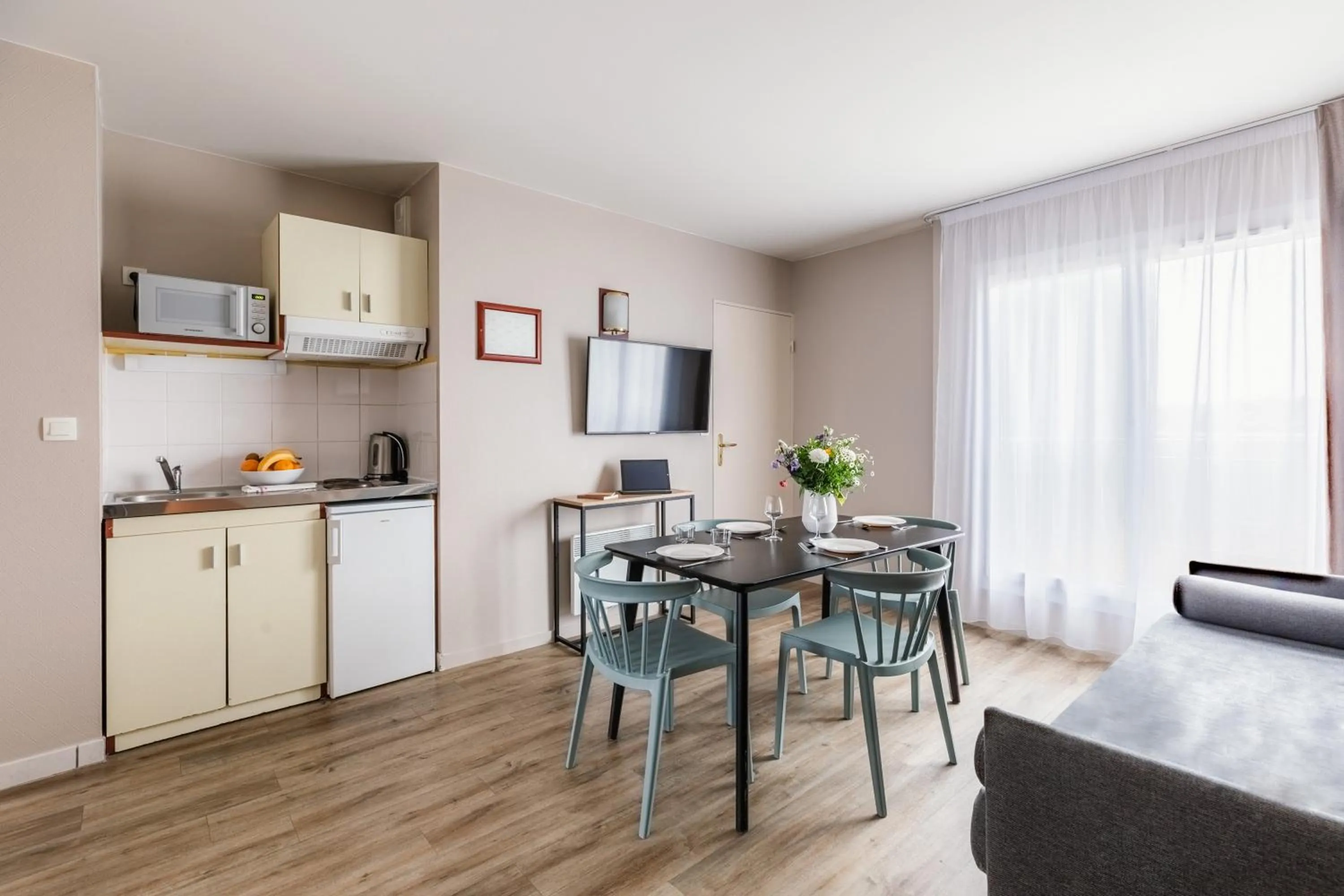 TV and multimedia in Appart'City Confort Nantes Cité des Congrès