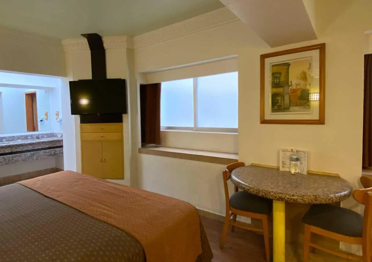 TV and multimedia, Bed in Hotel Villa de Madrid