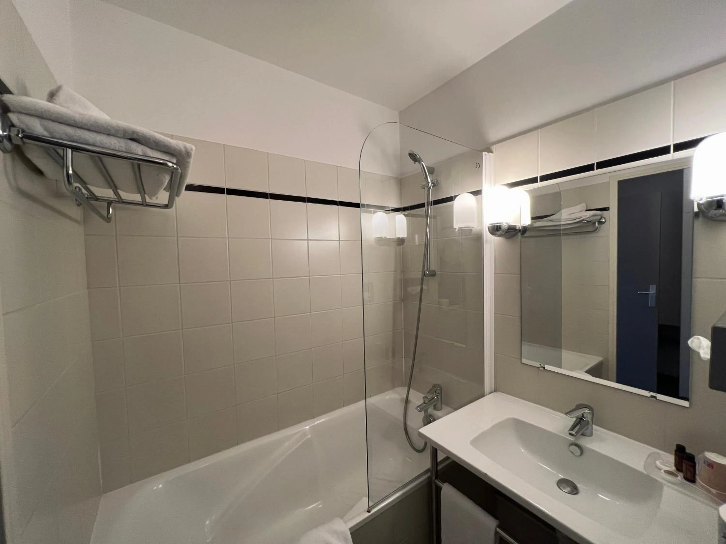 Bathroom in Le Pré Saint Germain