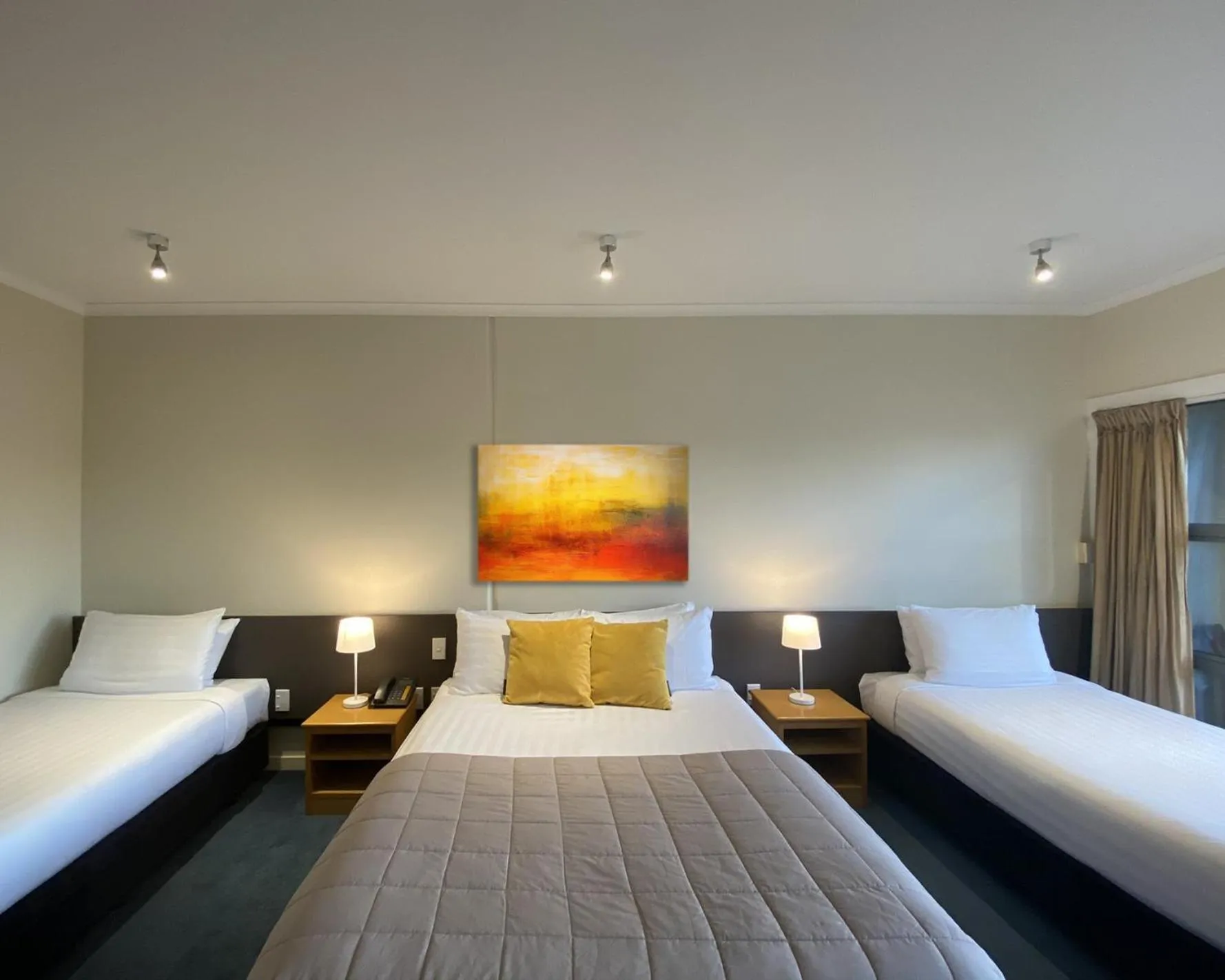 Photo of the whole room in Saxton Lodge