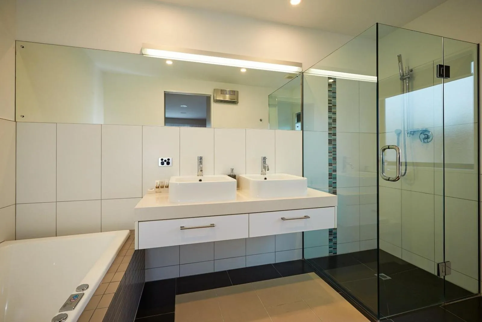 Shower in The Fairways Accommodation Kaikoura