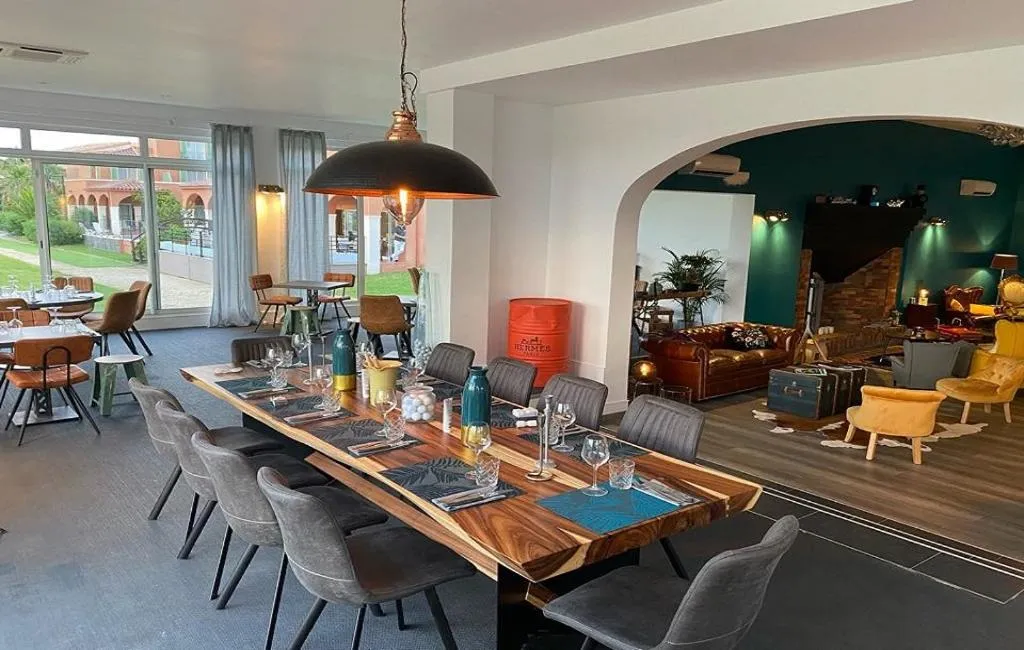 Restaurant/places to eat in Palmyra Golf Hotel & Spa