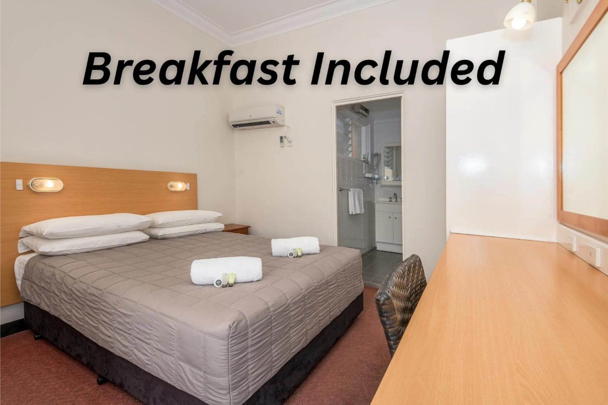 Bed in Cowra Motor Inn