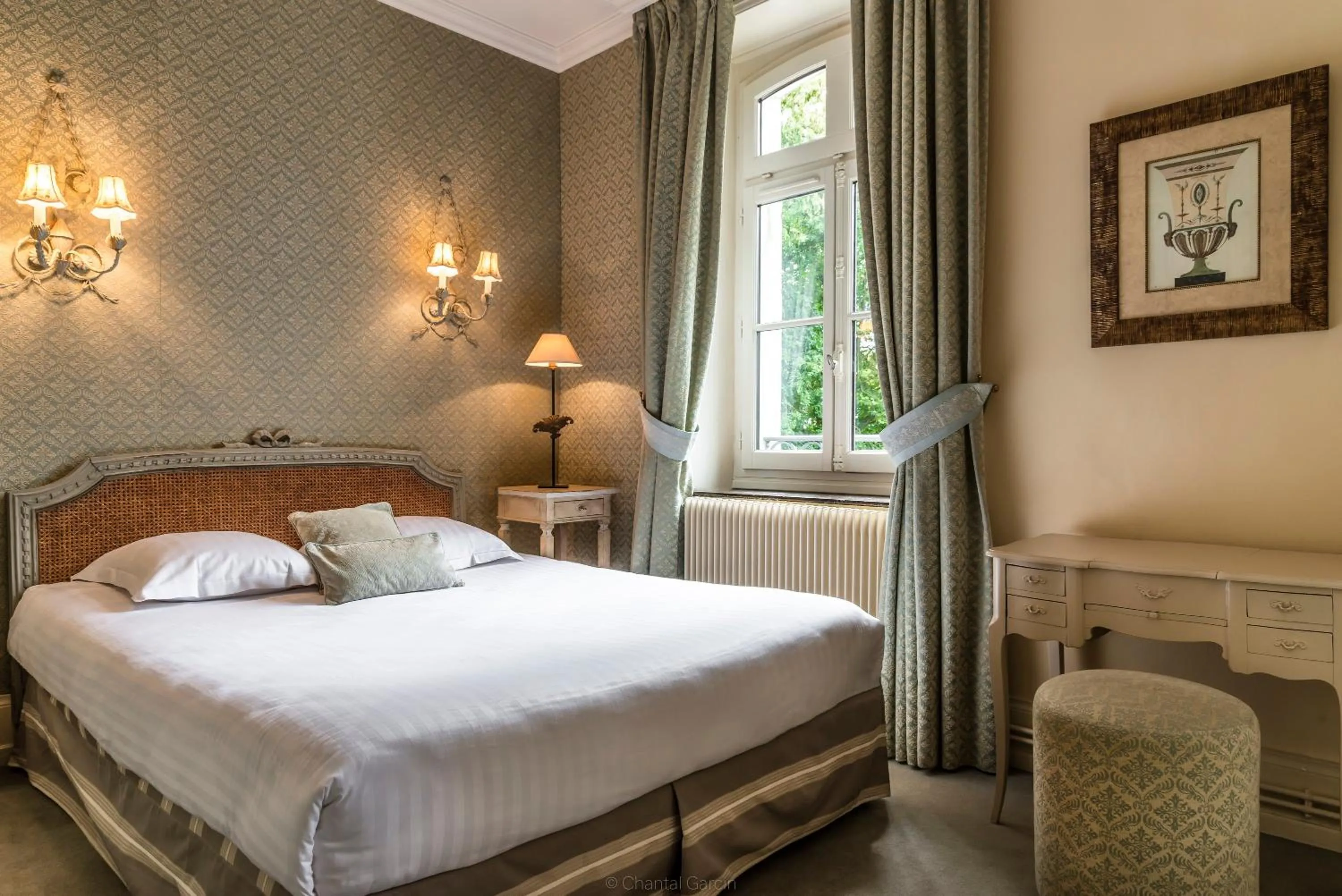 Bedroom, Bed in Hôtel Château Cléry