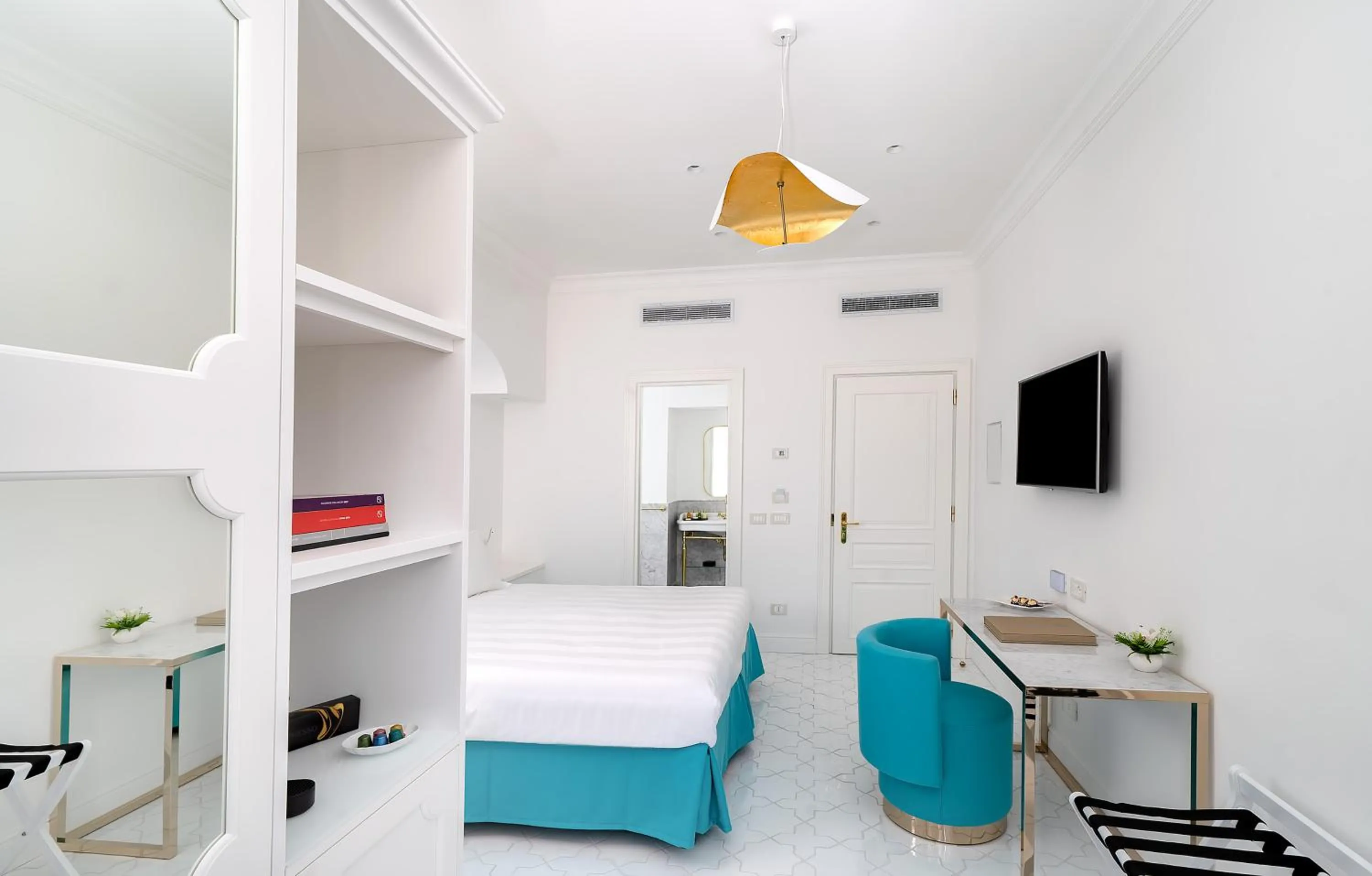 Photo of the whole room, Bed in Hotel Lorelei Londres