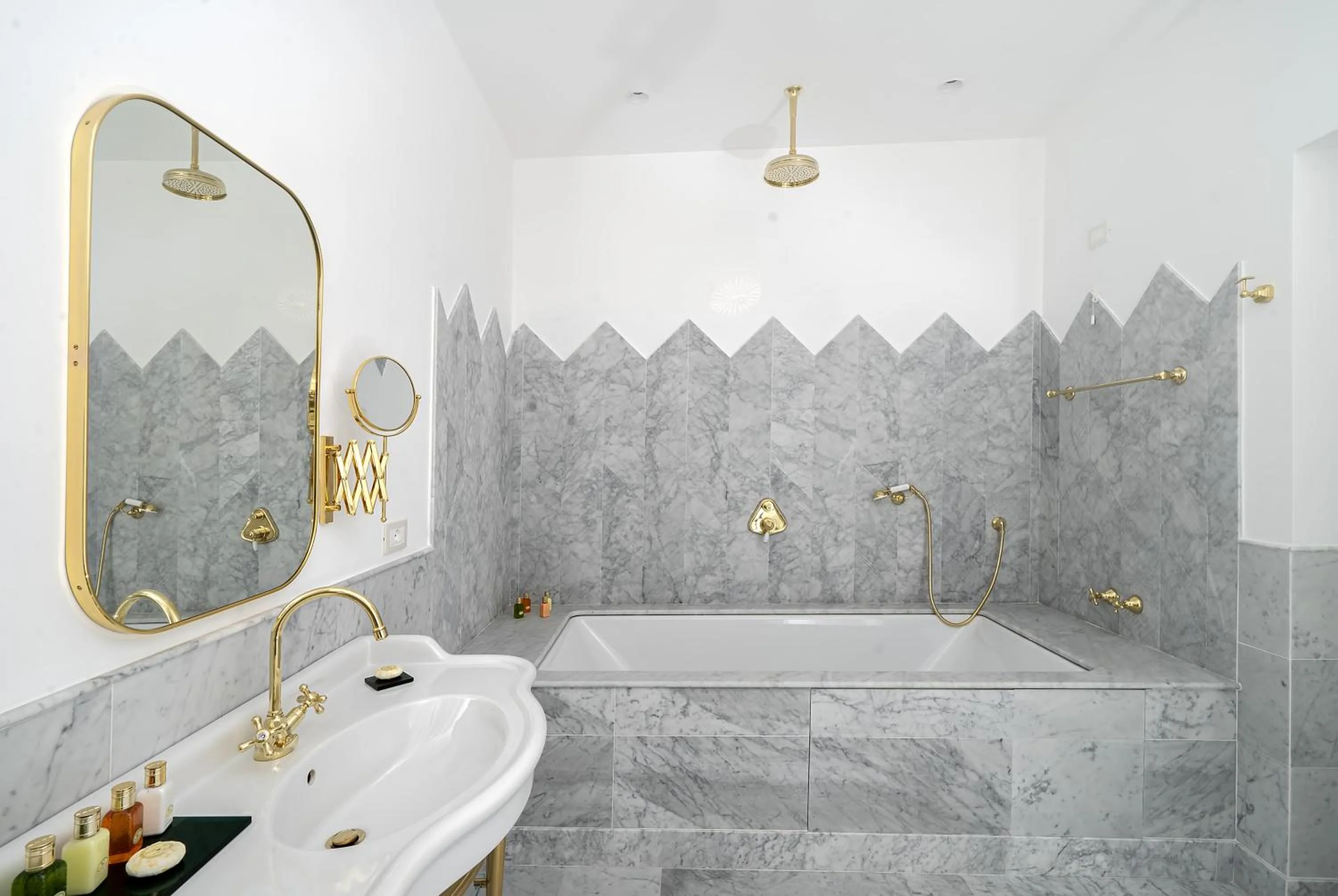 Bath in Hotel Lorelei Londres