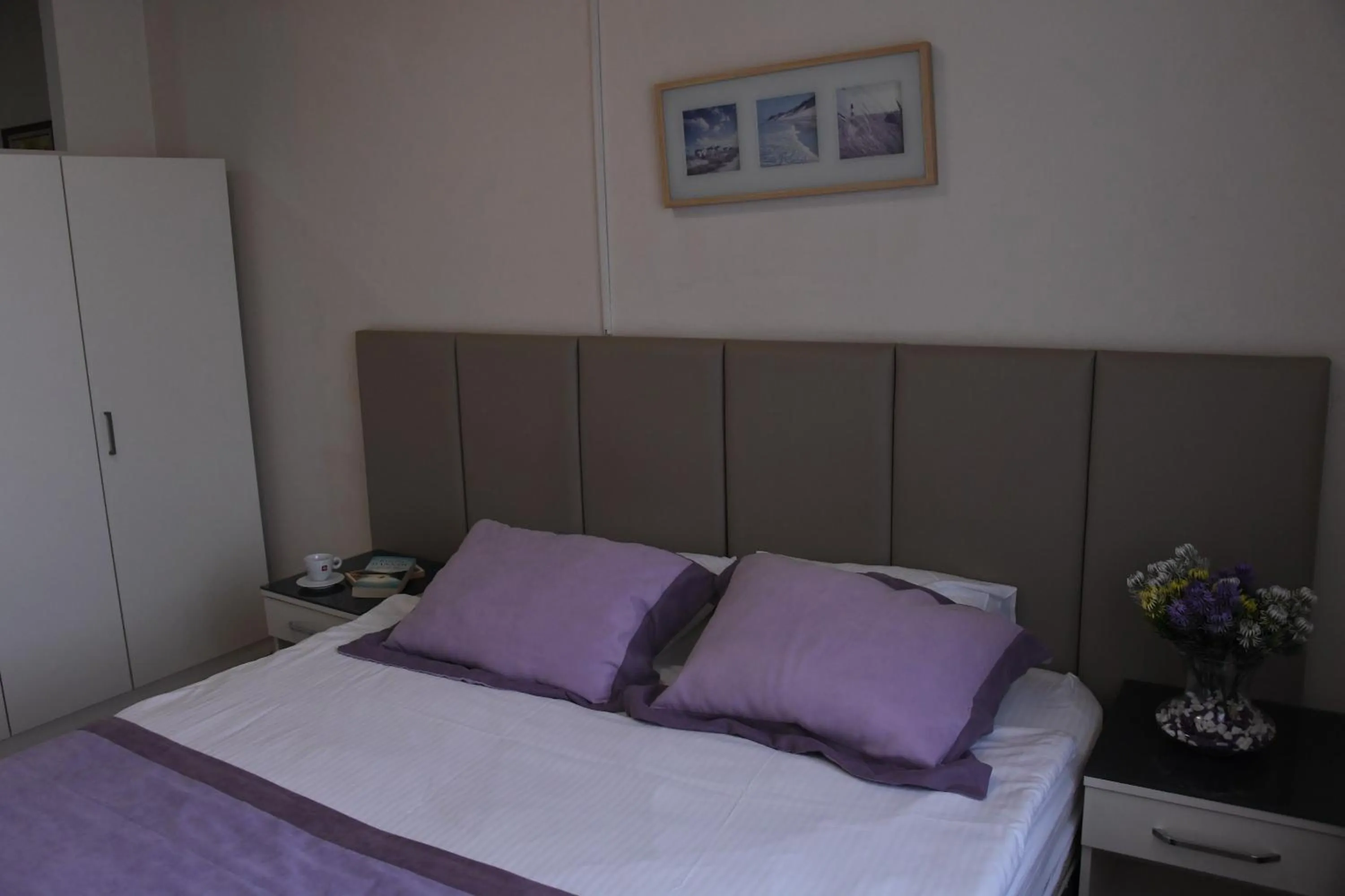 Bedroom, Bed in A Hotels & Suite