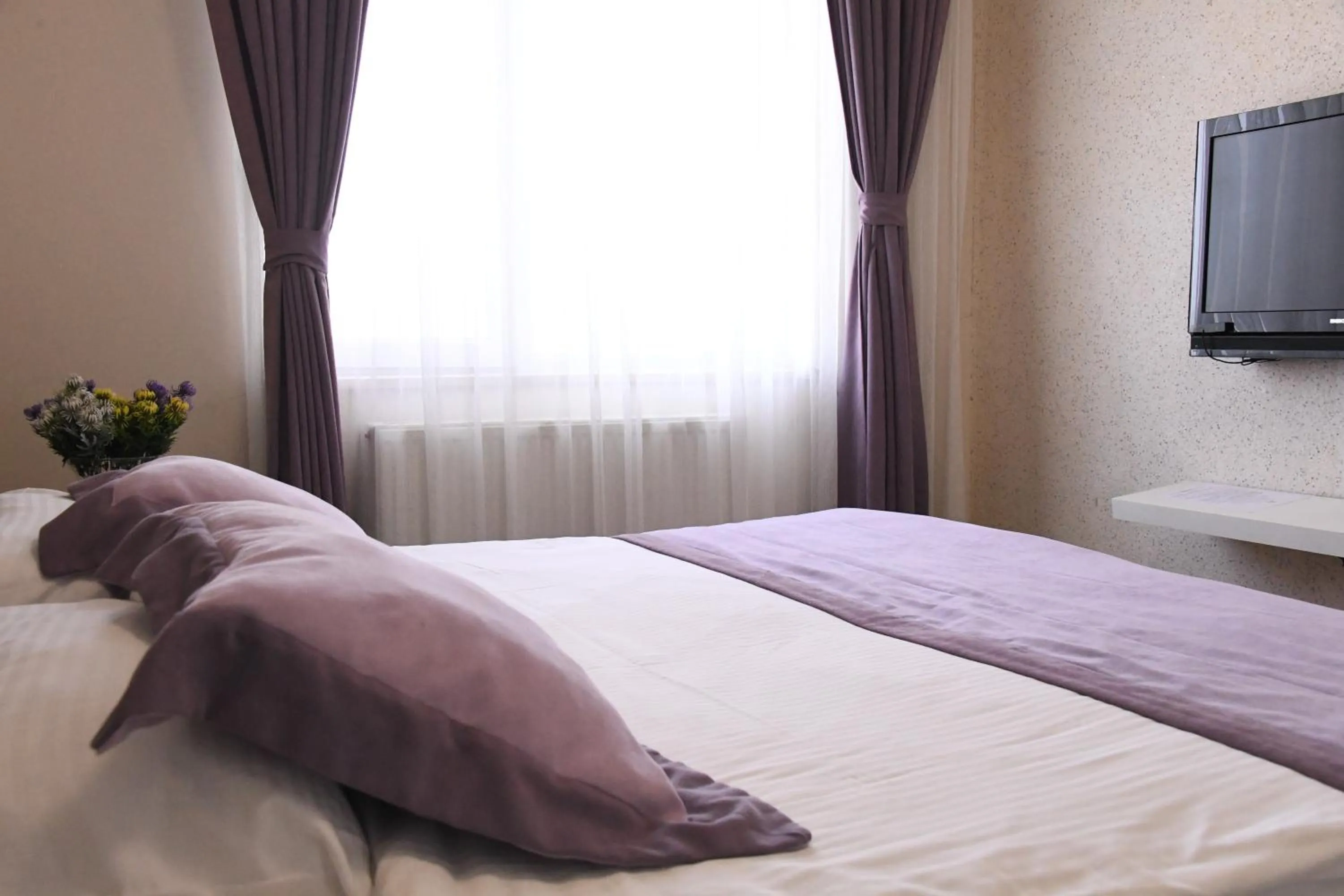 Bed in A Hotels & Suite