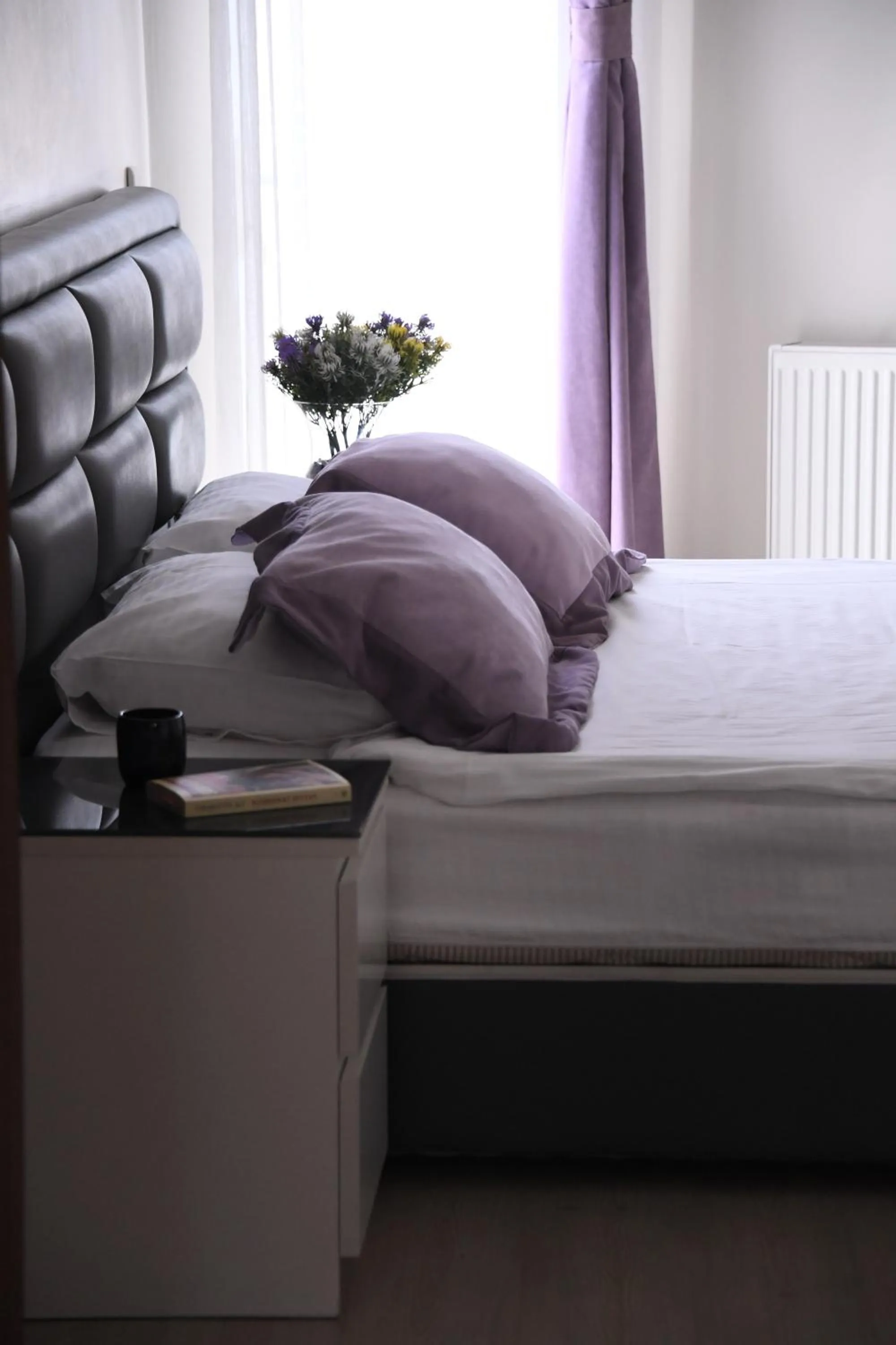 Bedroom, Bed in A Hotels & Suite