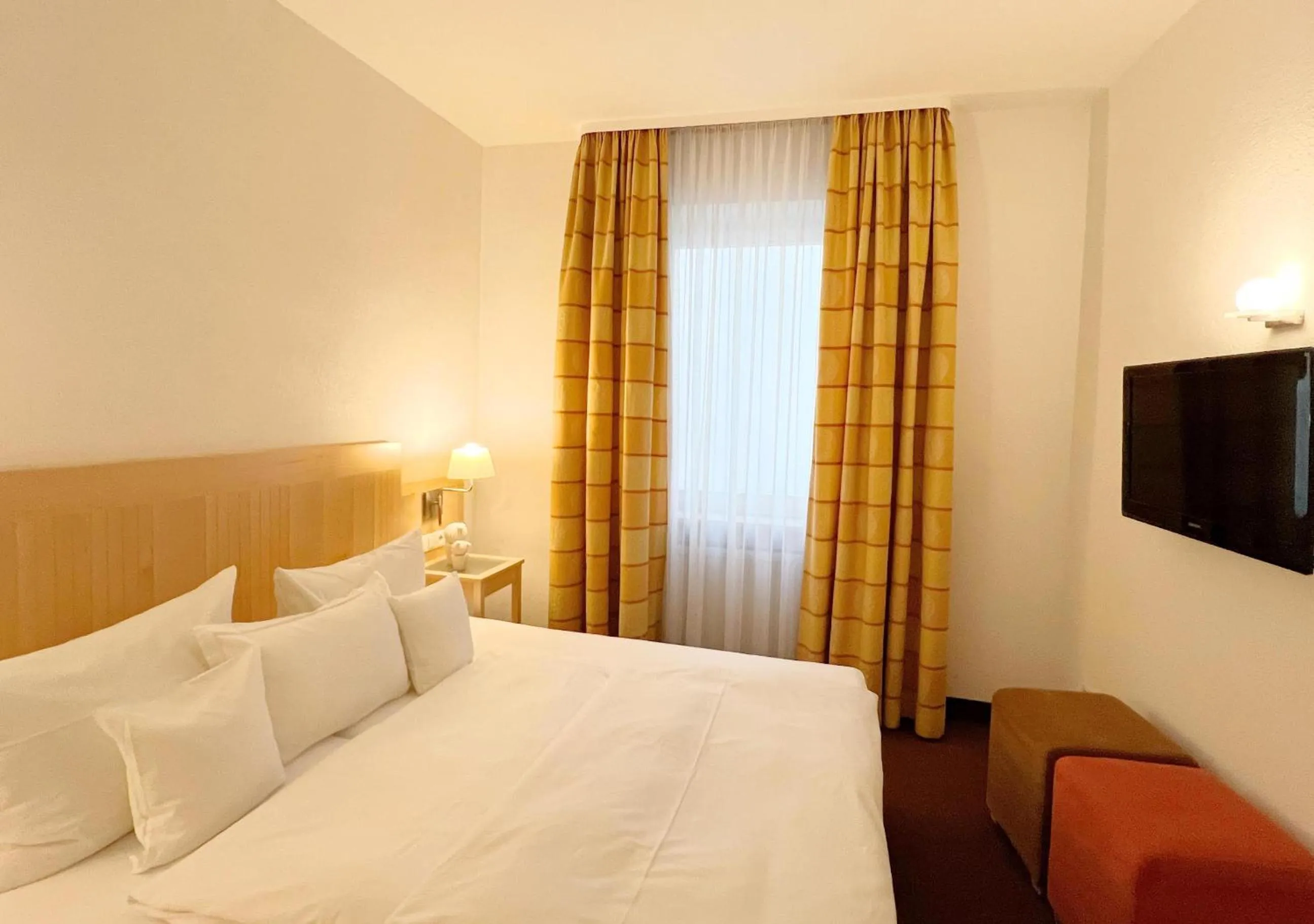 Photo of the whole room, Bed in Greifensteiner Hof