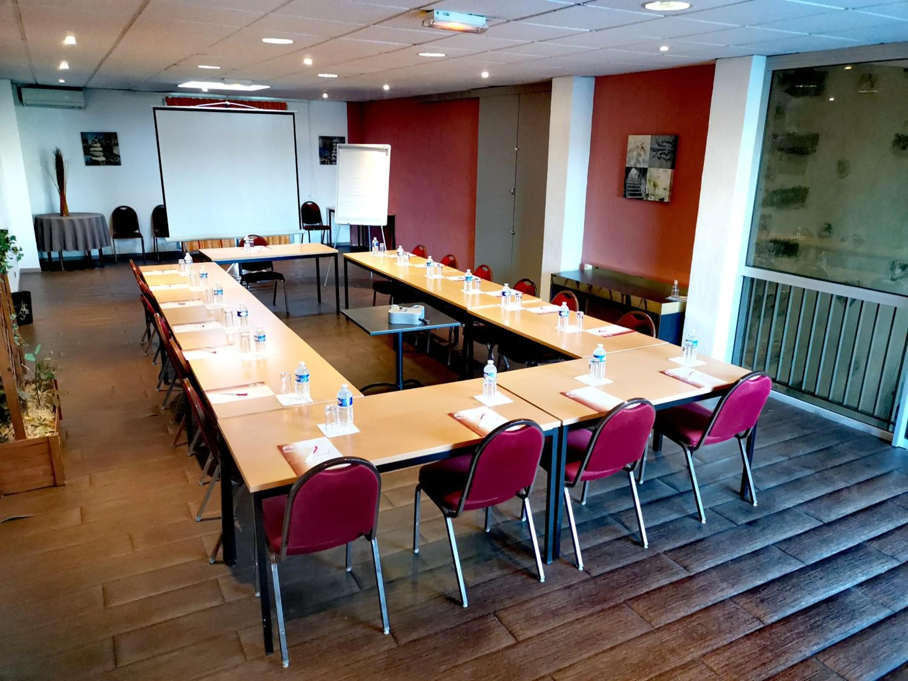 Meeting/conference room in Le Clos De L'aube Rouge - Montpellier / Castelnau le Lez