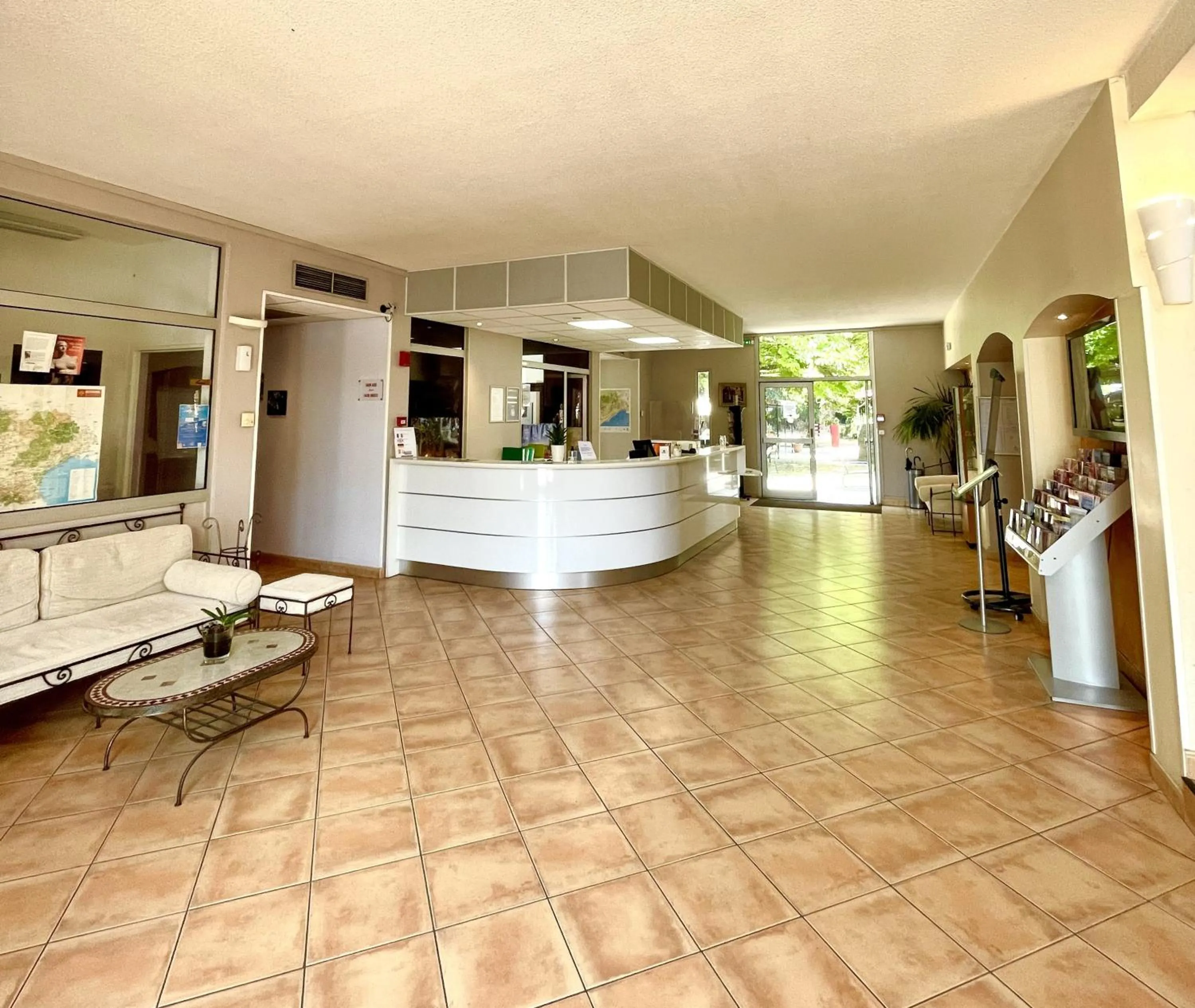 Lobby or reception in Le Clos De L'aube Rouge - Montpellier / Castelnau le Lez