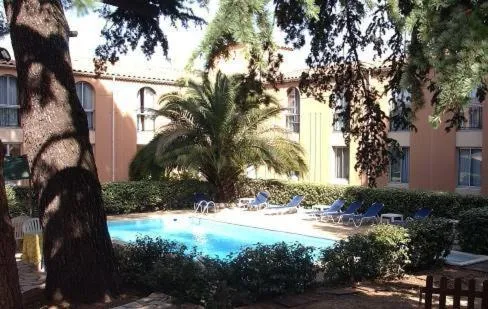 Day in Le Clos De L'aube Rouge - Montpellier / Castelnau le Lez