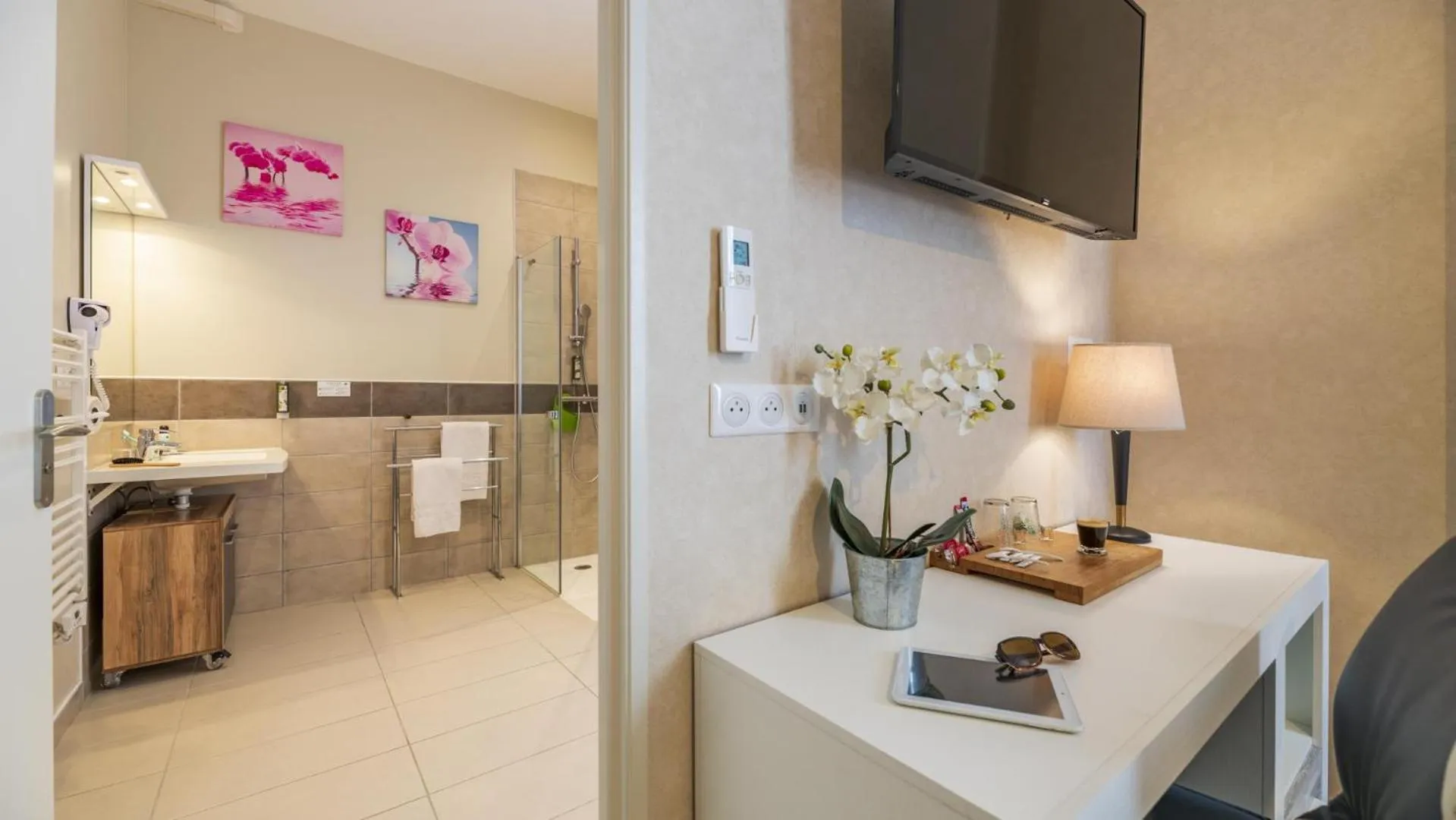 Bathroom in CERISE Royan - Le Grand Hôtel de la Plage