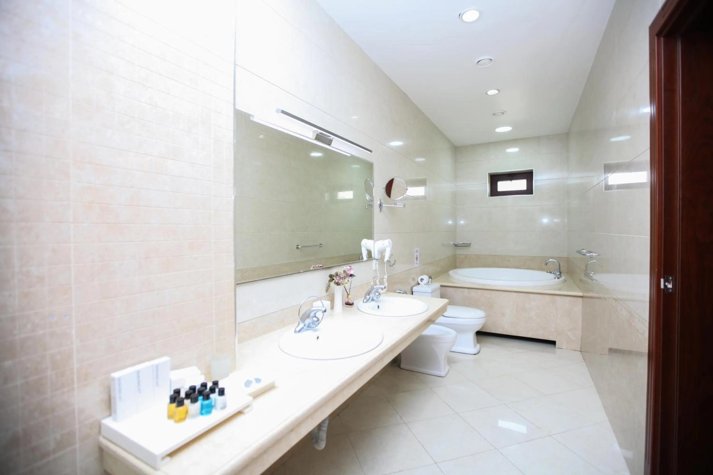 Shower in Shah Palace Luxury Museum Hotel