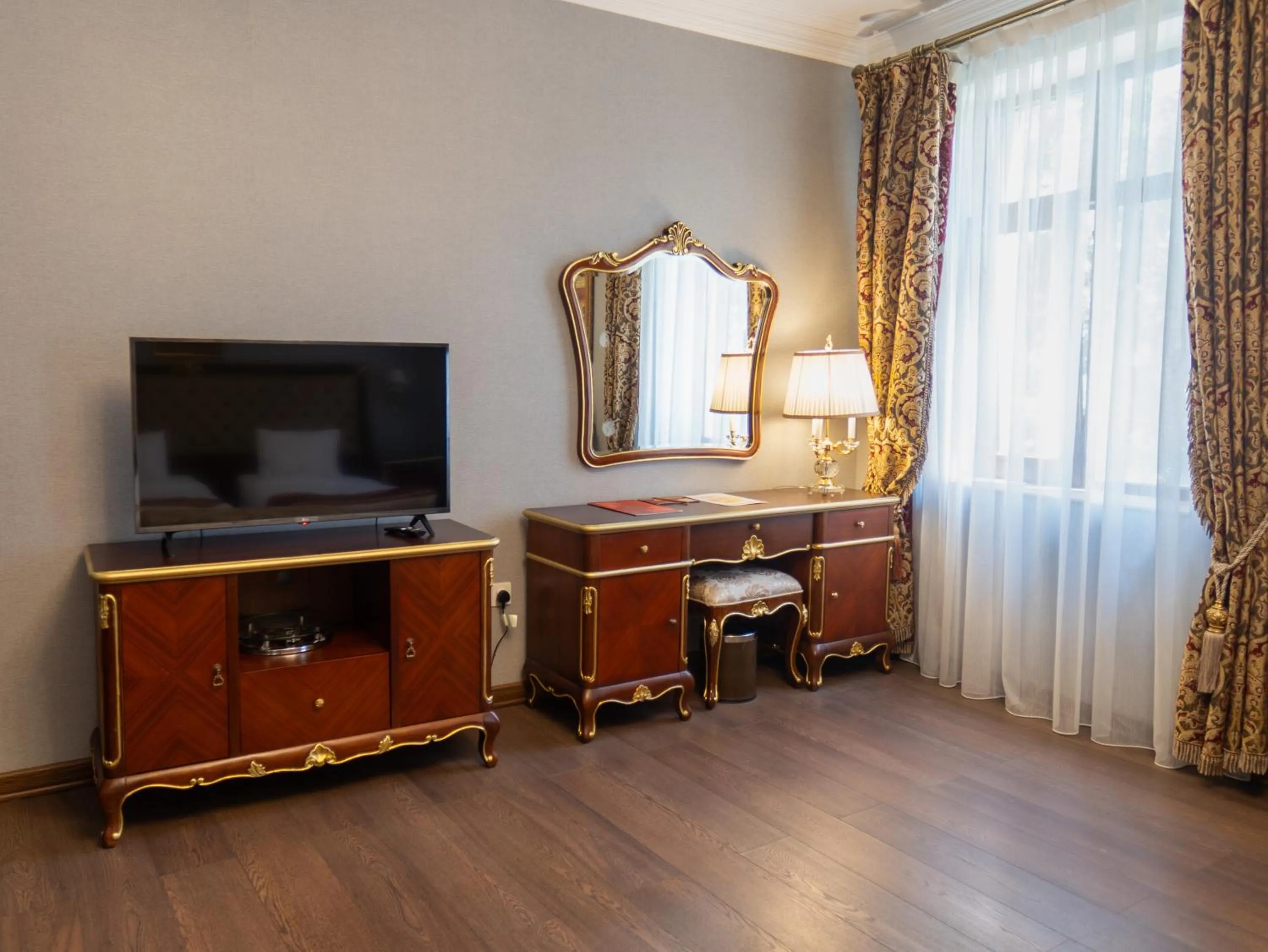 TV and multimedia in Shah Palace Luxury Museum Hotel