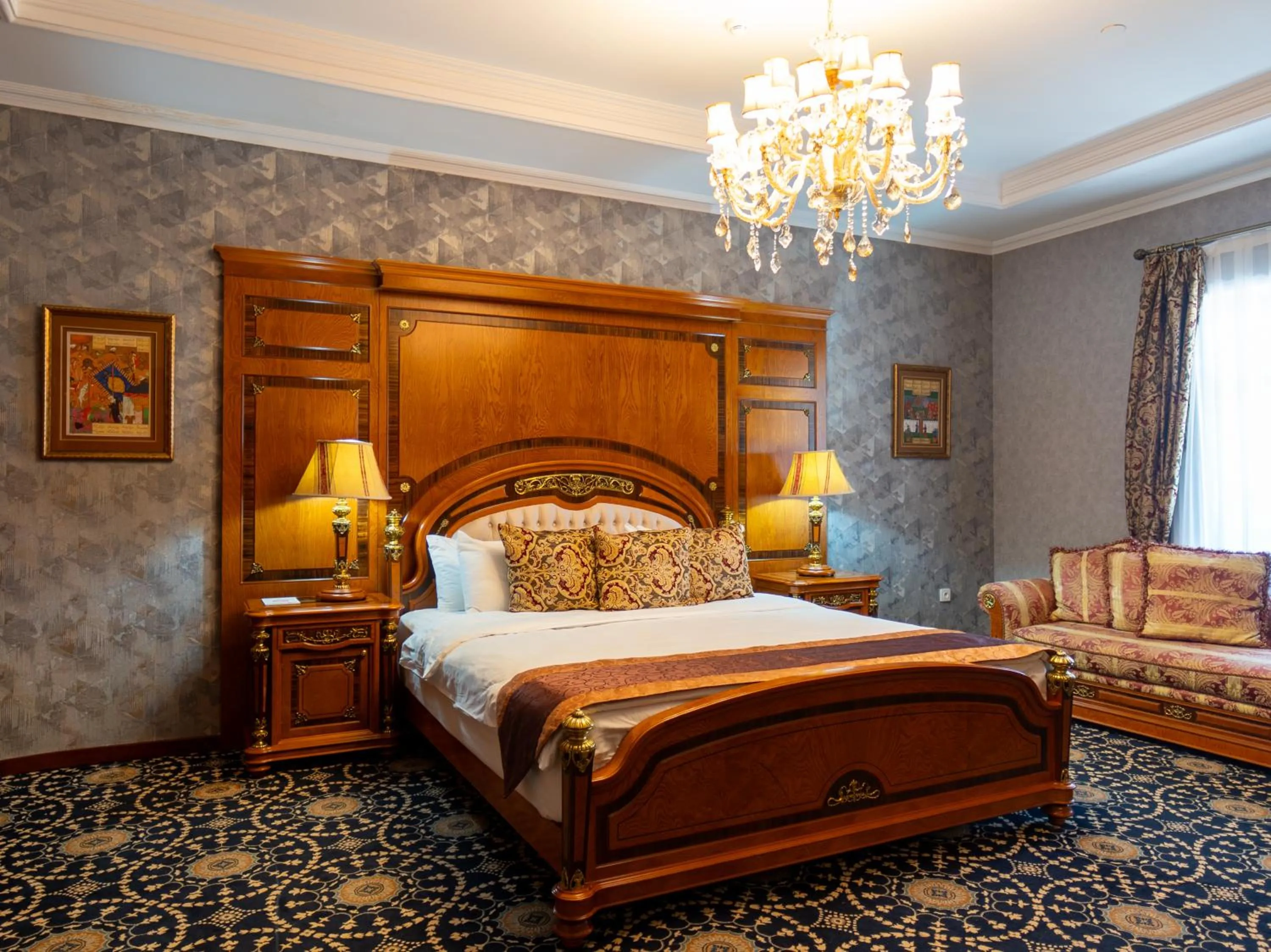 Bed in Shah Palace Luxury Museum Hotel