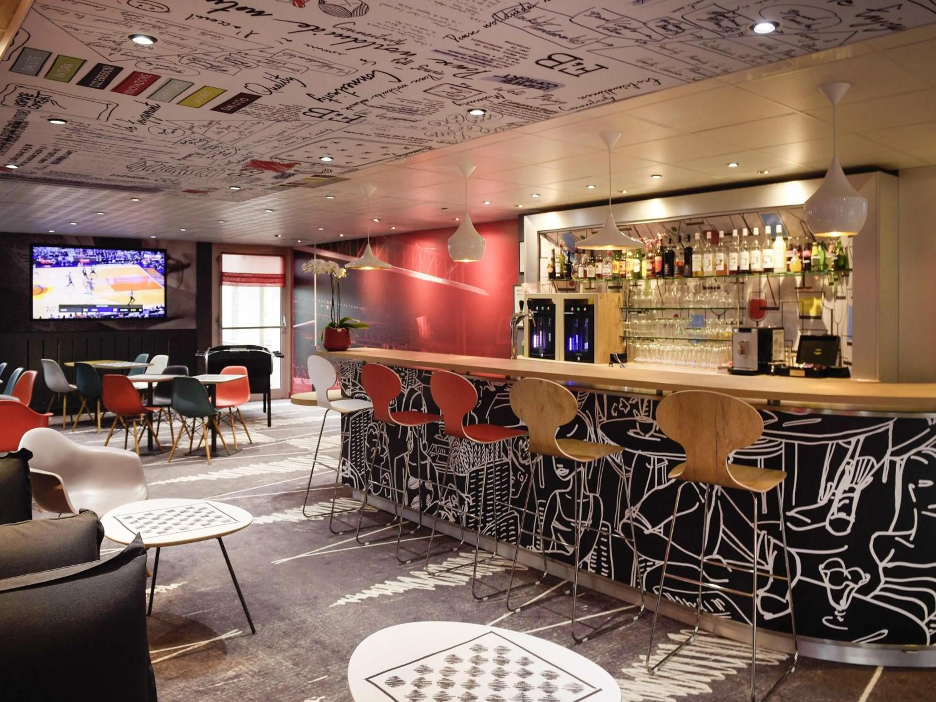 Lounge or bar in ibis Lyon Gerland Merieux