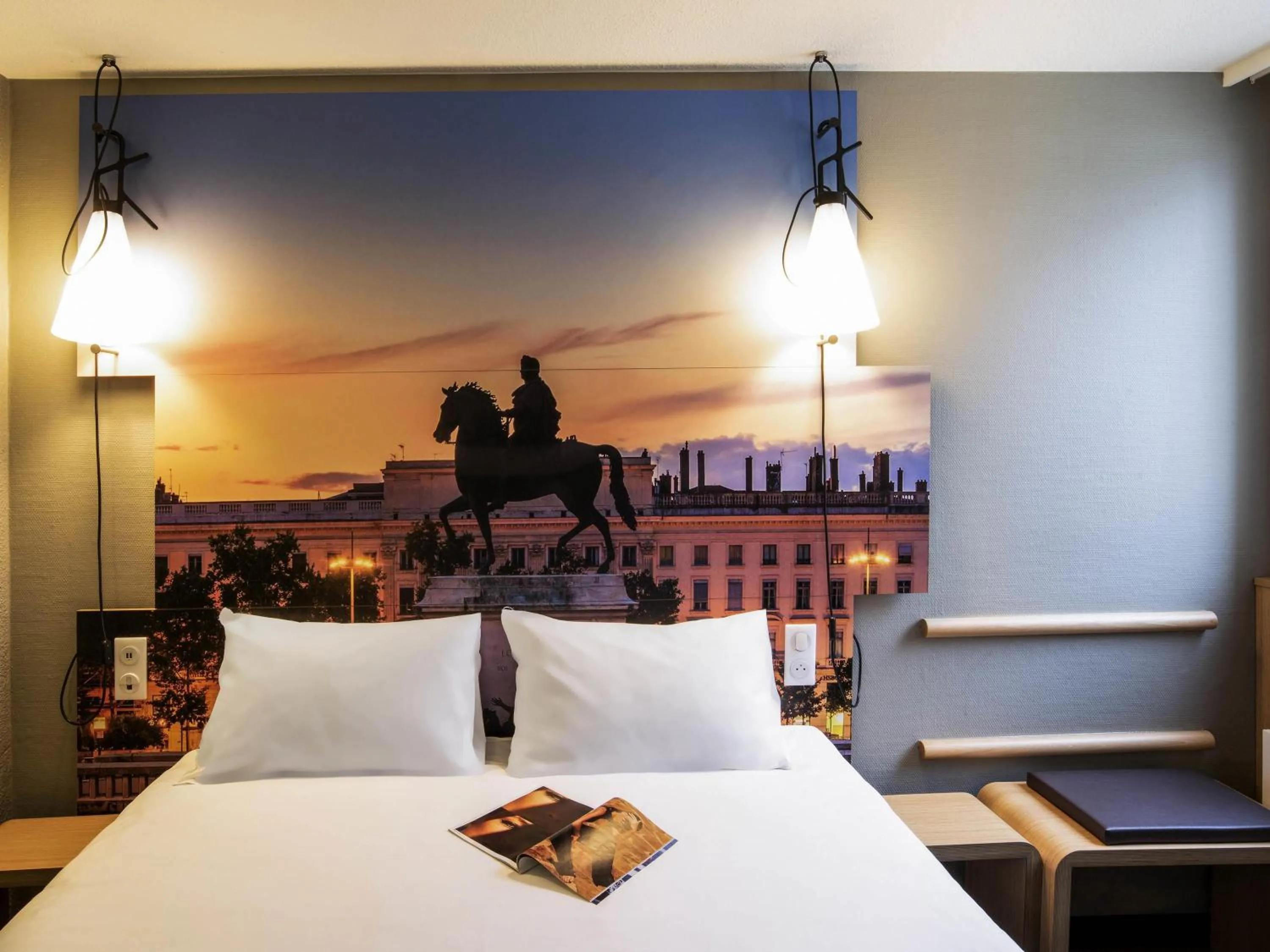 Bedroom, Bed in ibis Lyon Gerland Merieux