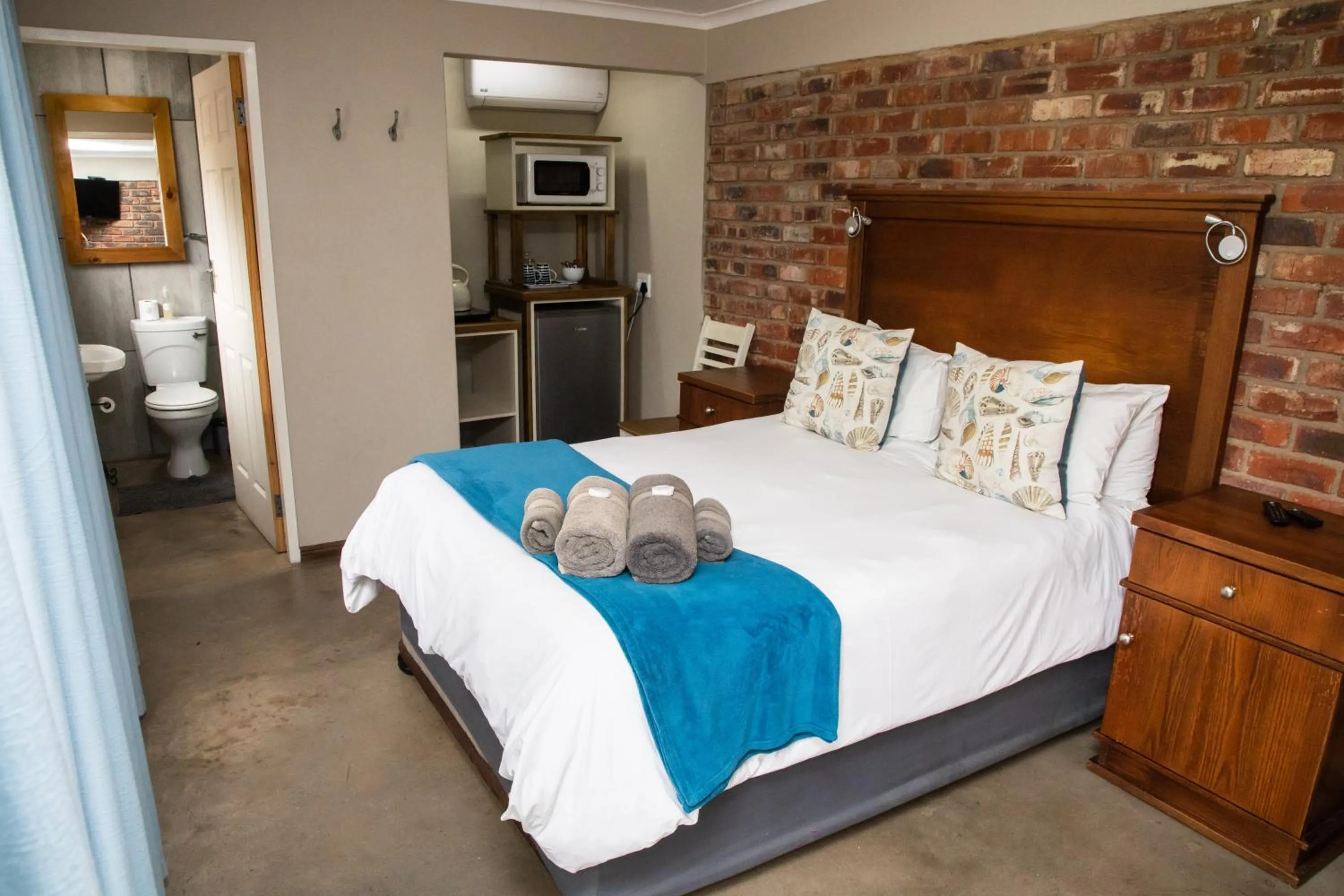 Photo of the whole room, Bed in Opstal Guestfarm