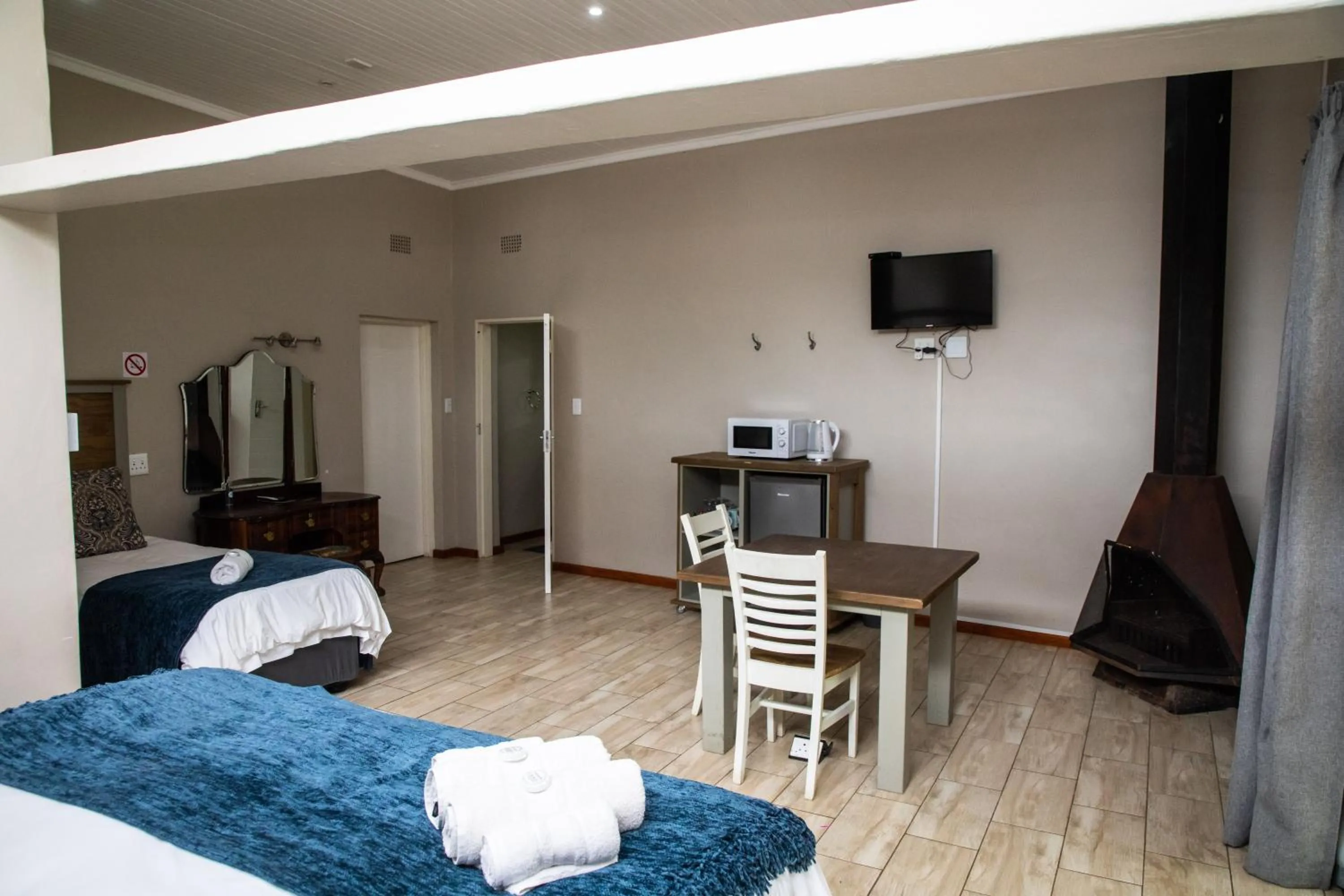 Photo of the whole room, Bed in Opstal Guestfarm