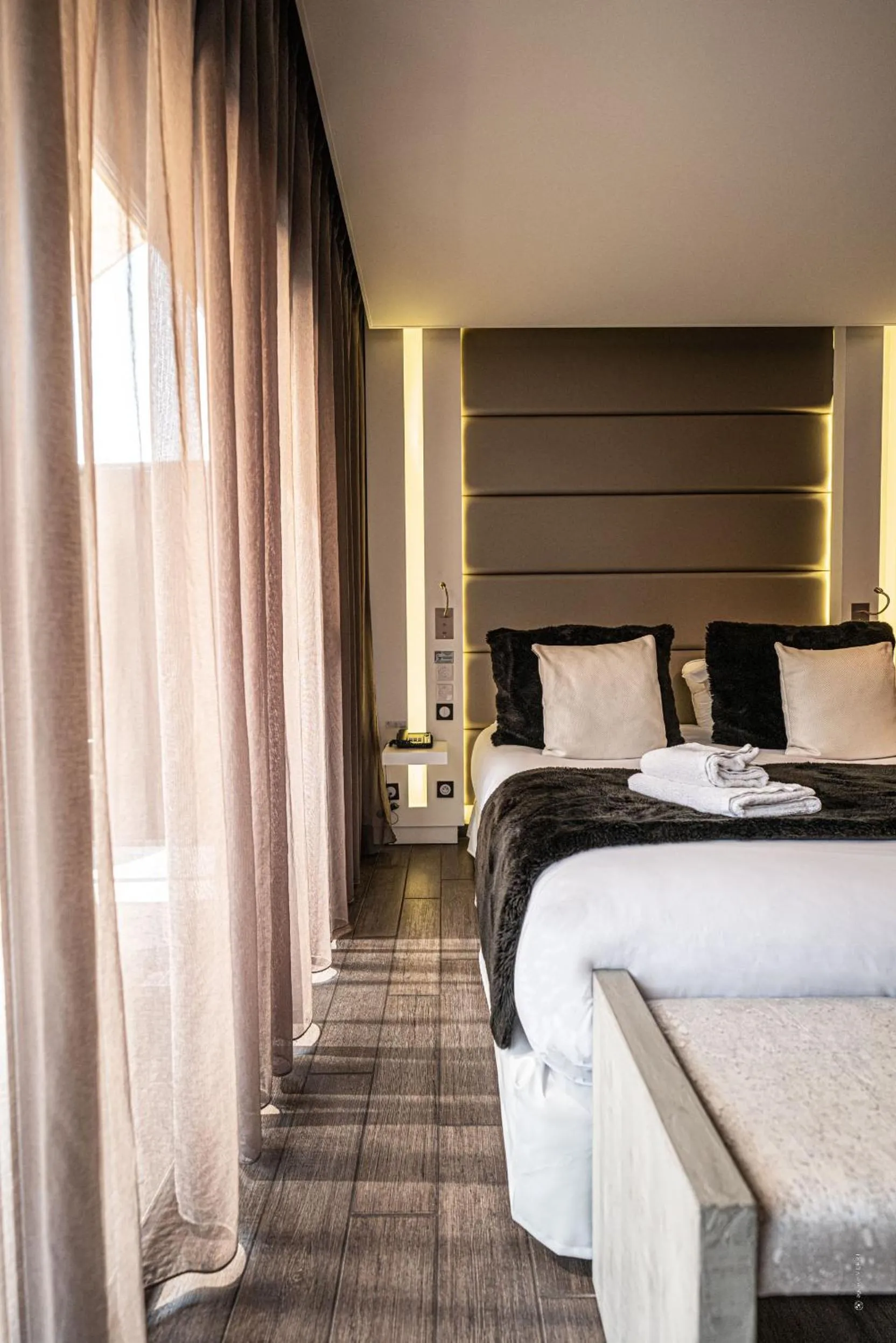 Bed in Hôtel Le Parc - La Table de Franck Putelat