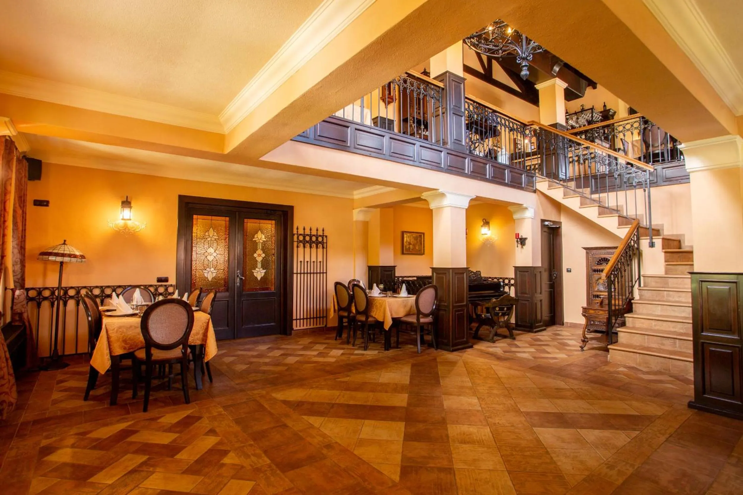 Restaurant/places to eat in Hotel Turnul