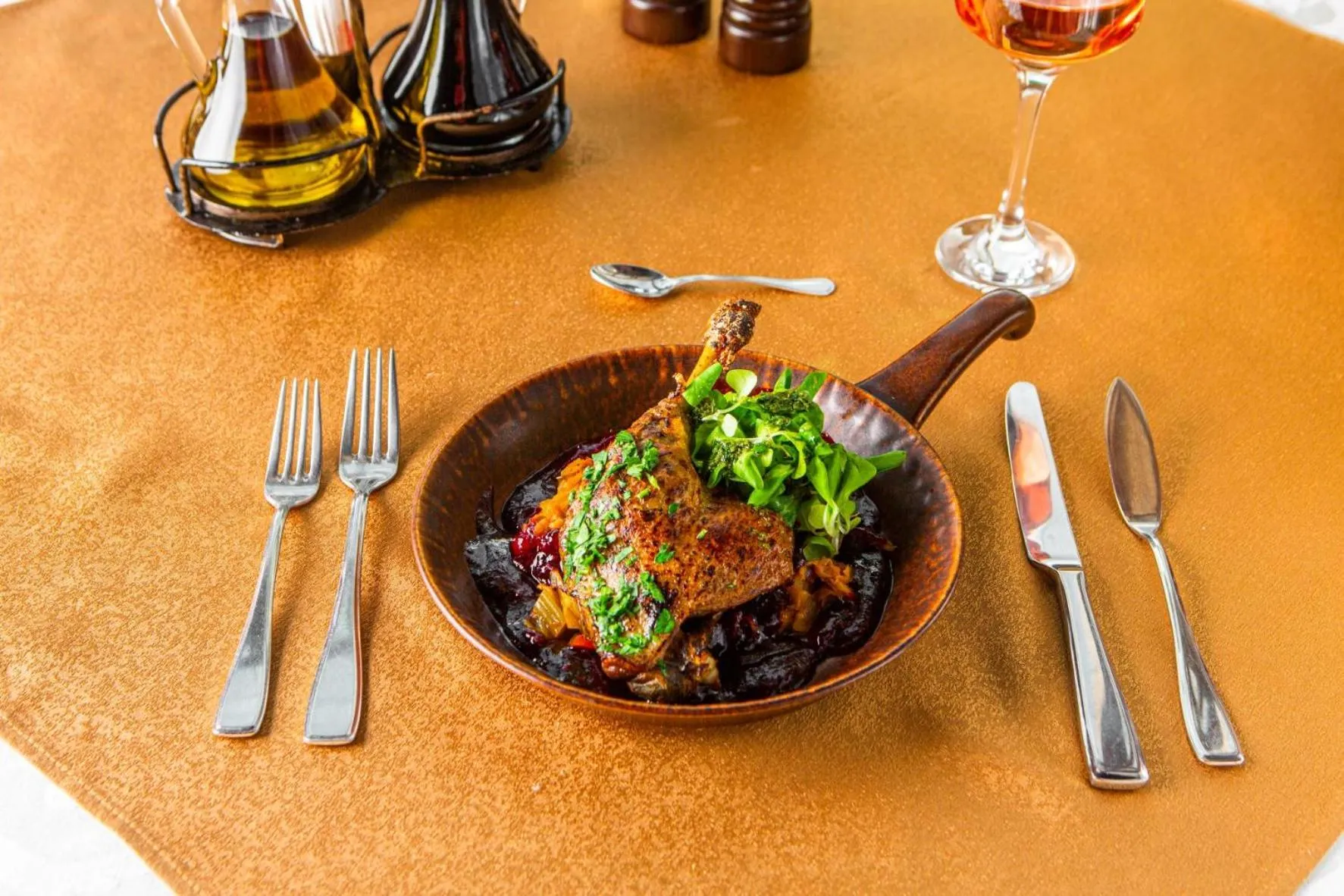 Restaurant/places to eat in Hotel Turnul