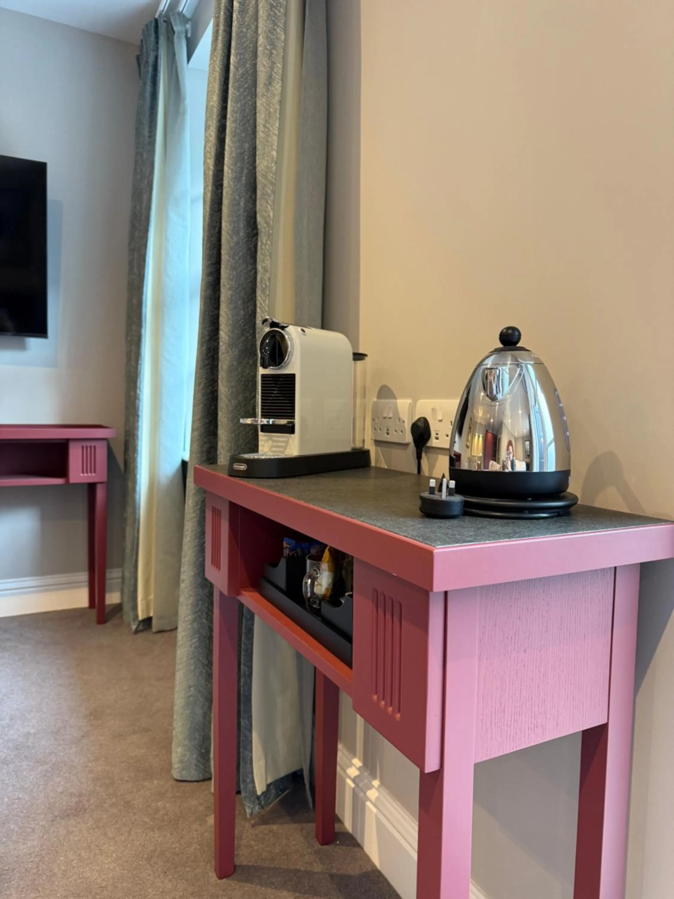 Coffee/tea facilities in Poets House