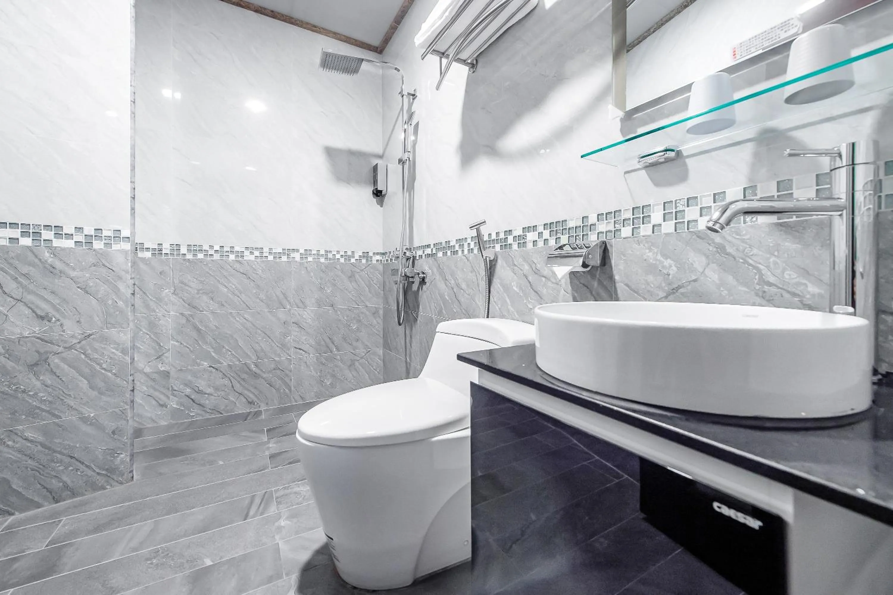 Shower in Sun Moon Lake I Love You