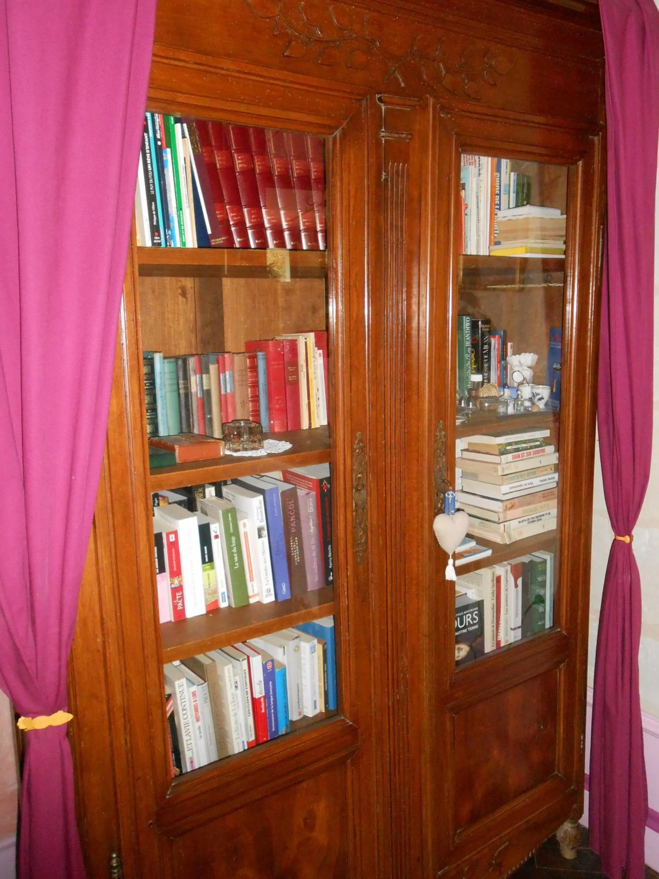 Library in Clos du Bois Brard B&B