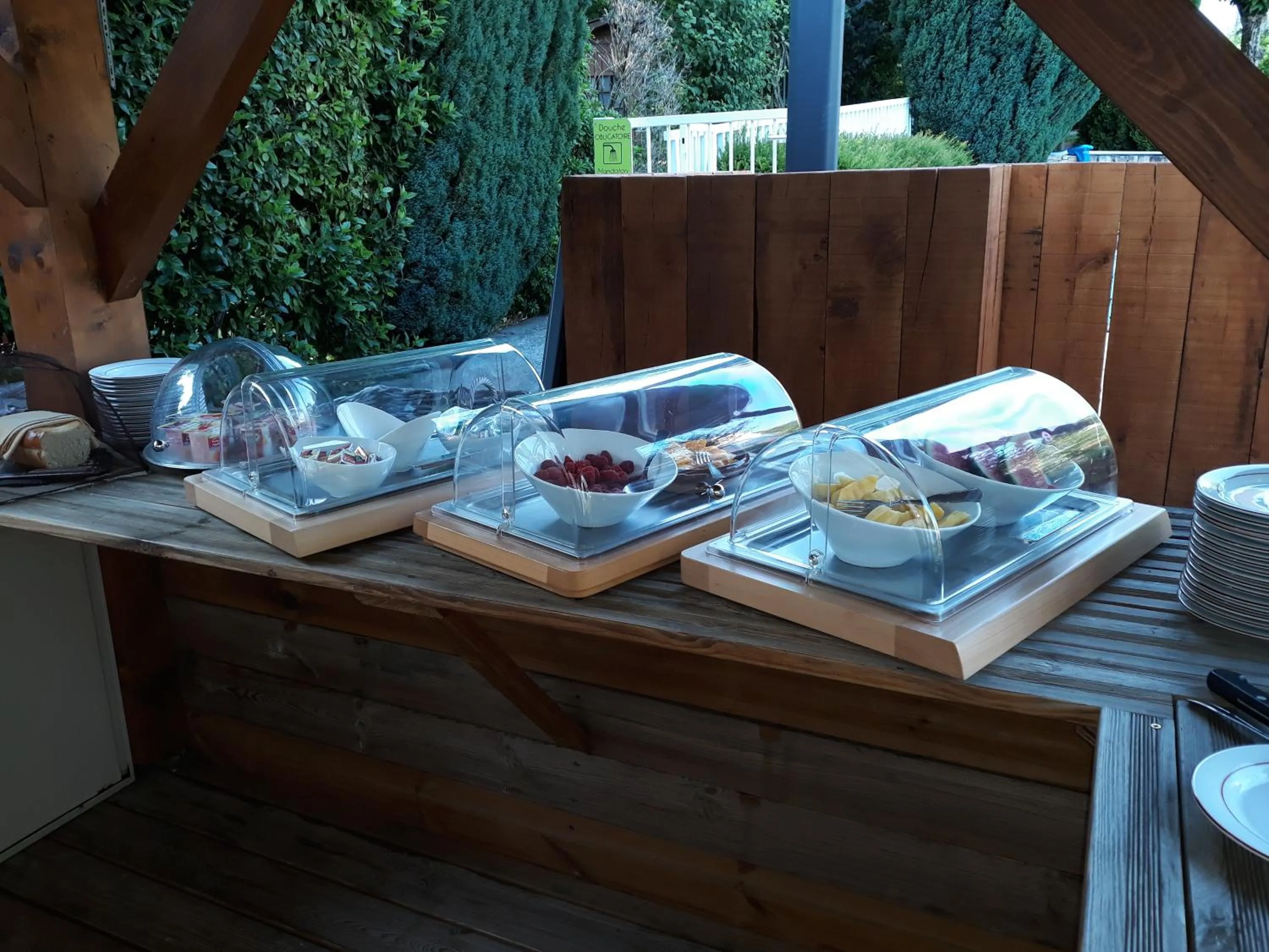 Buffet breakfast in L'Oasis