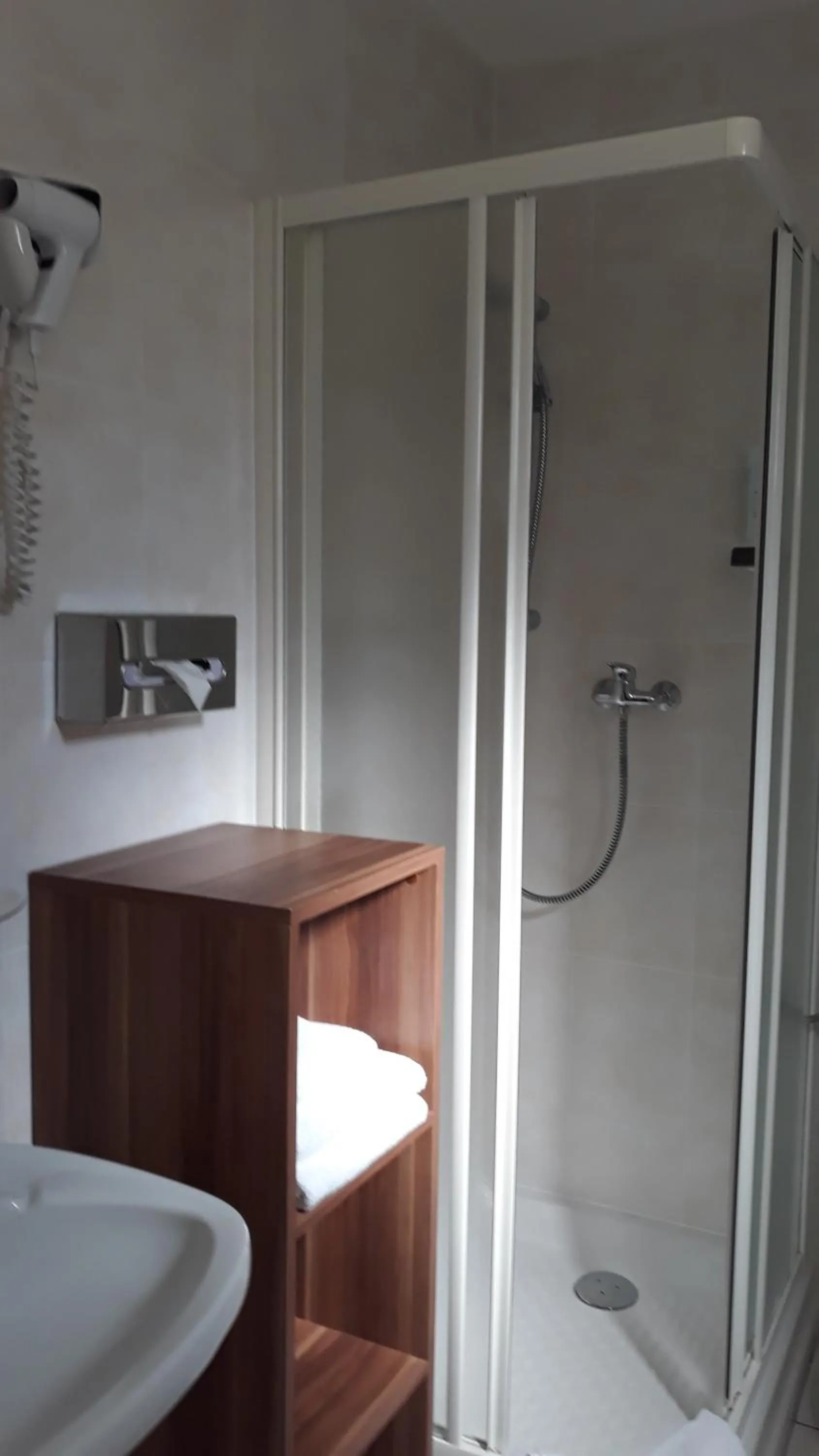Shower in L'Oasis