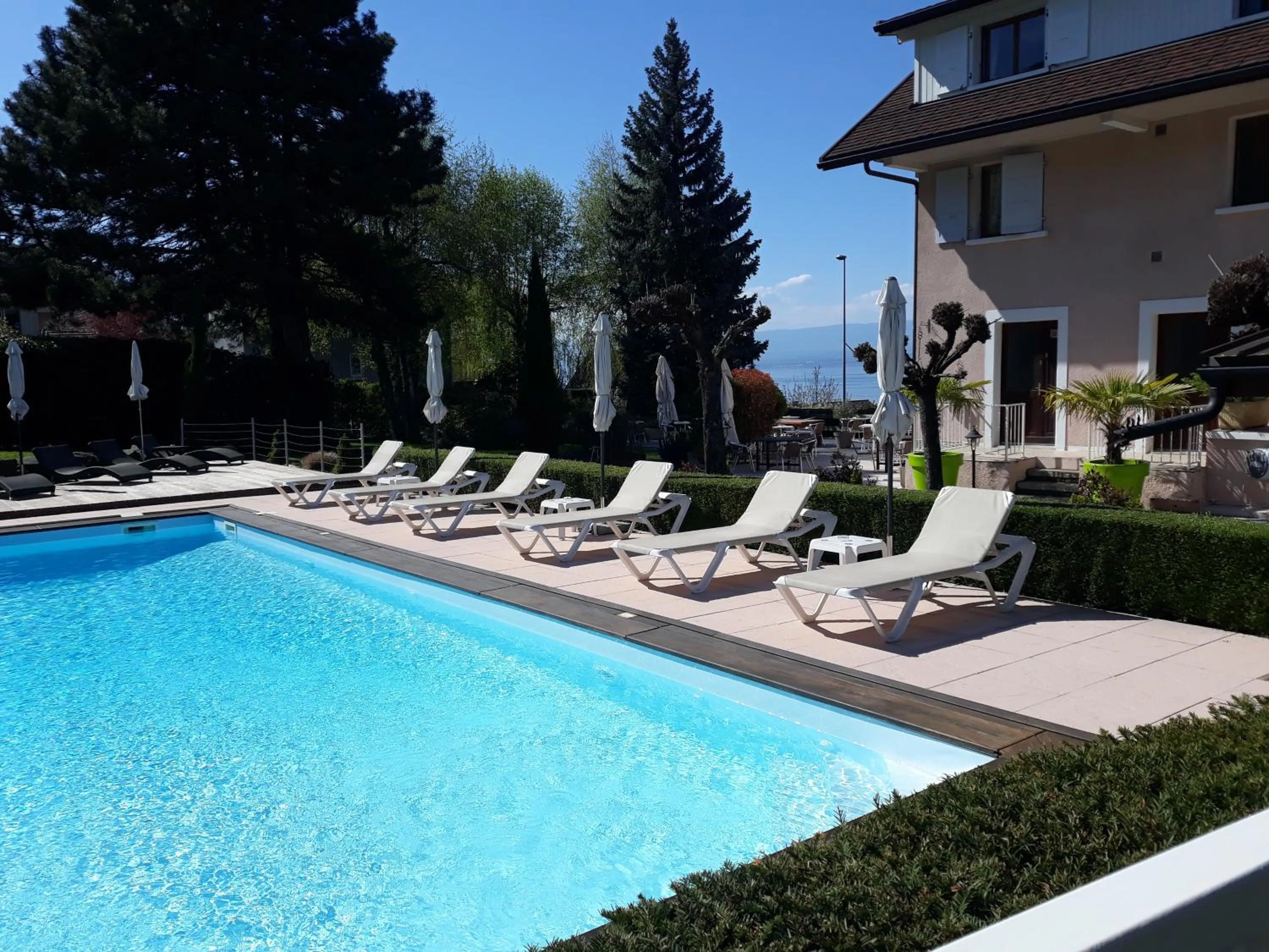 Property building in L'Oasis