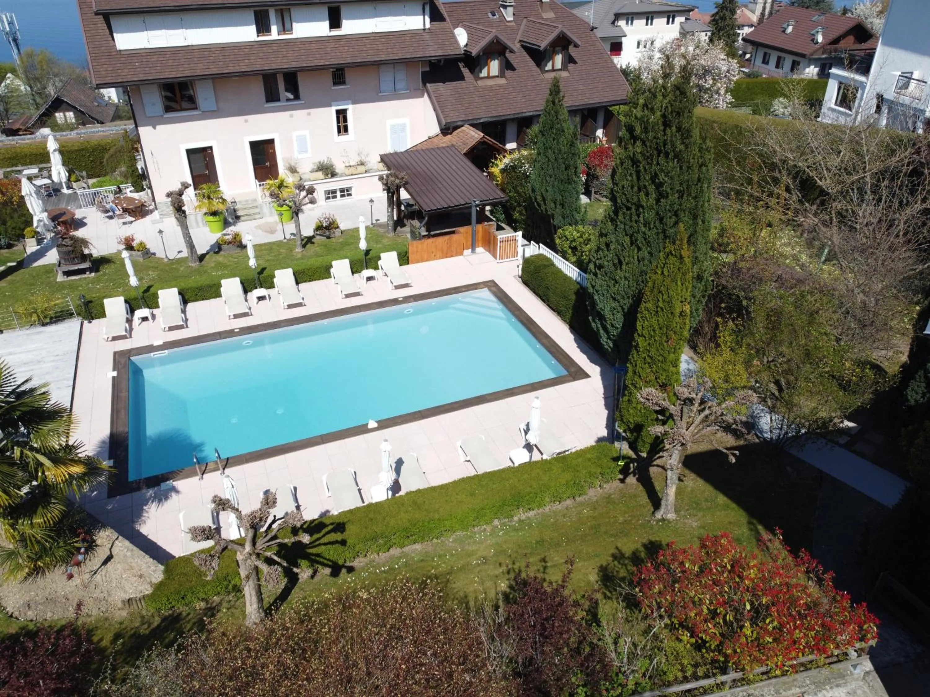 Property building in L'Oasis