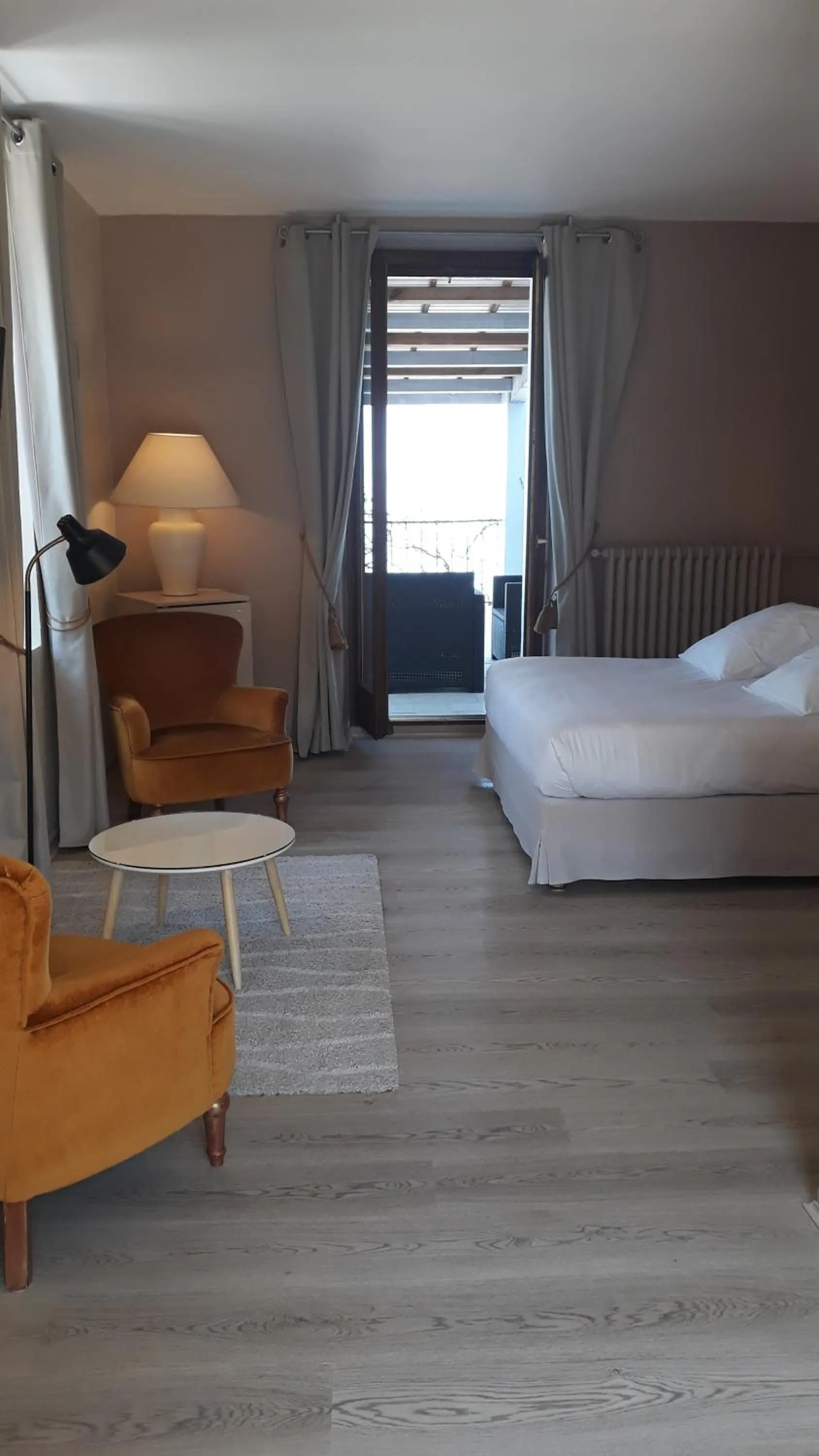 Bathroom, Bed in L'Oasis