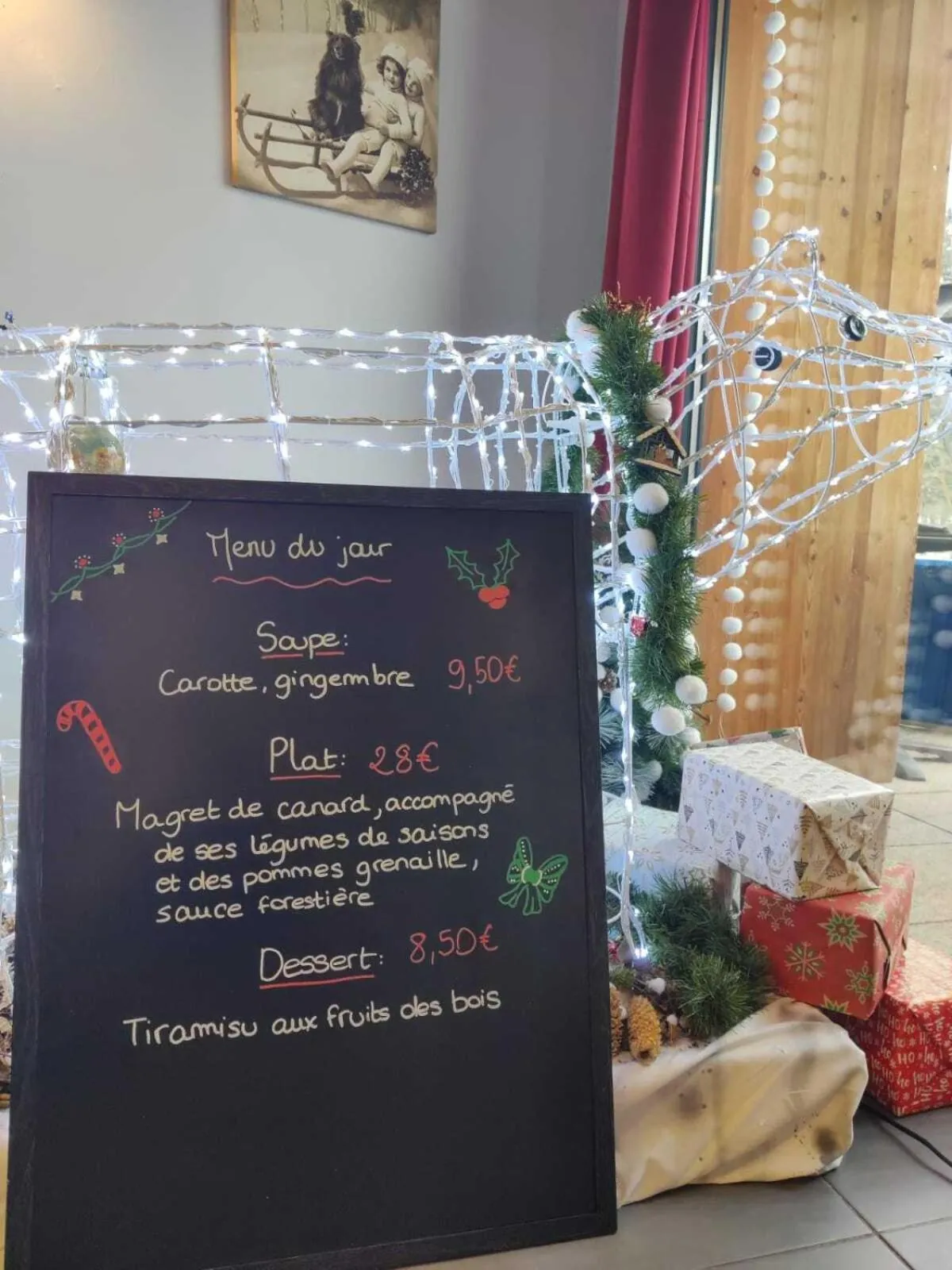 Dining area in Auberge de la Gravière