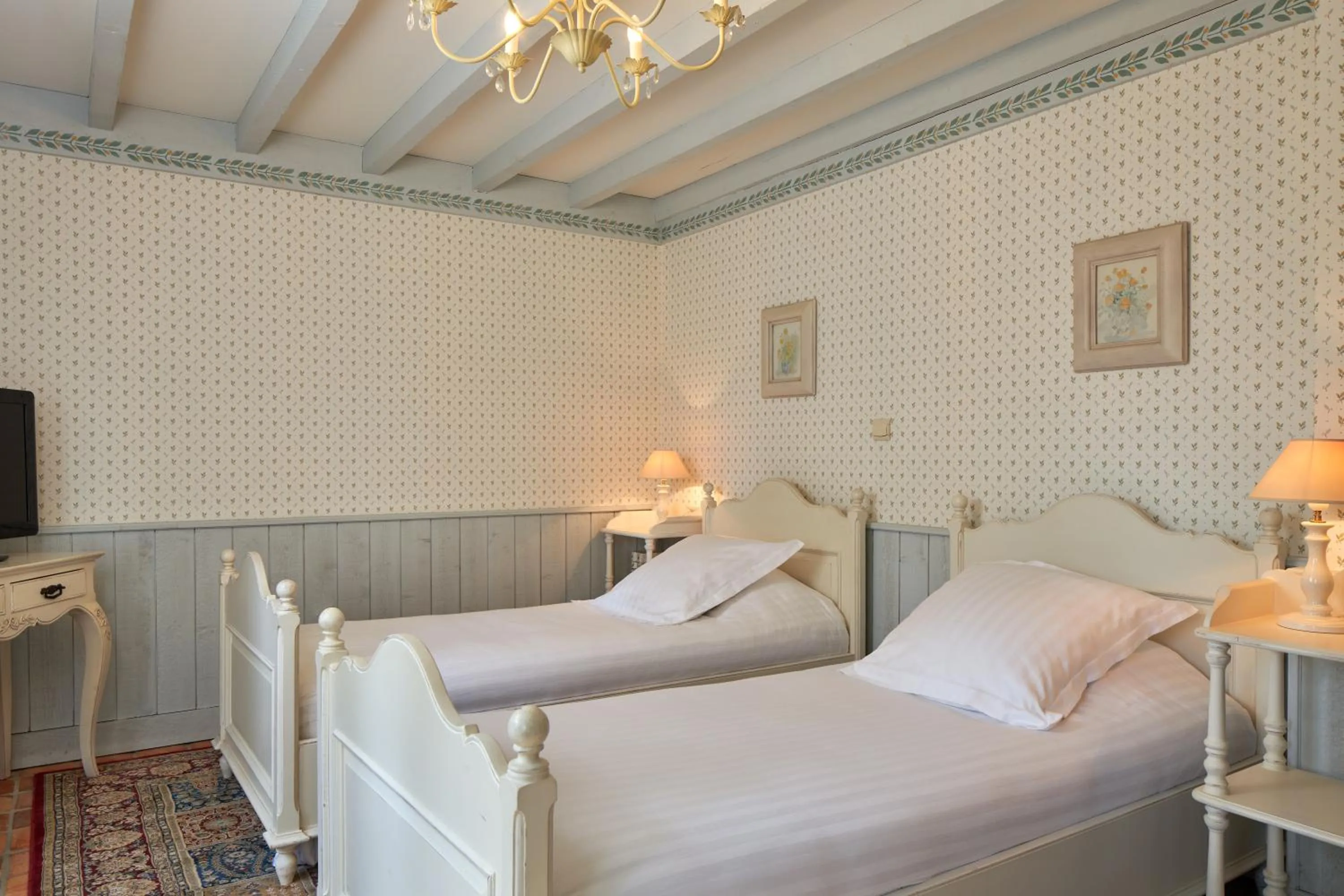 Bed in Le Clos De Bourgogne