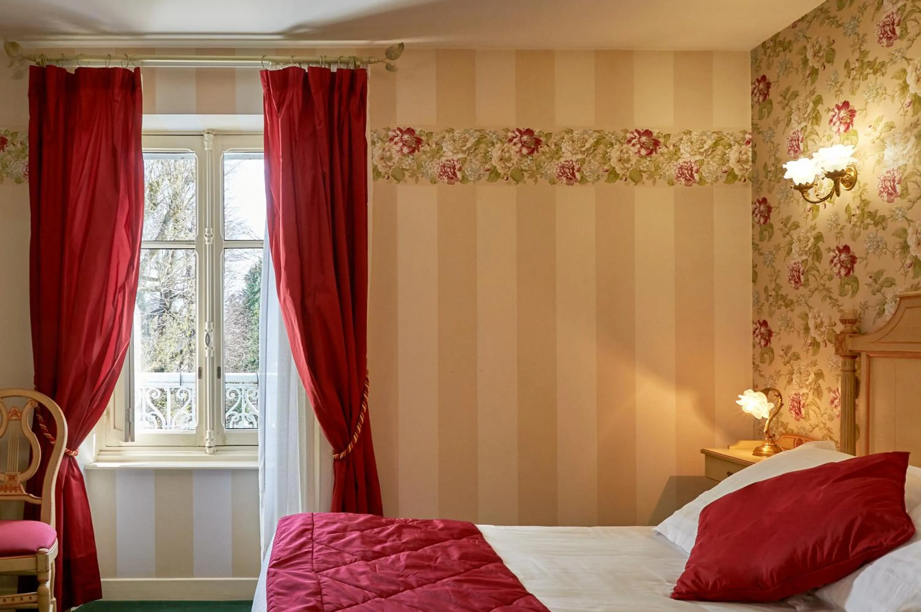 Bedroom, Bed in Le Clos De Bourgogne