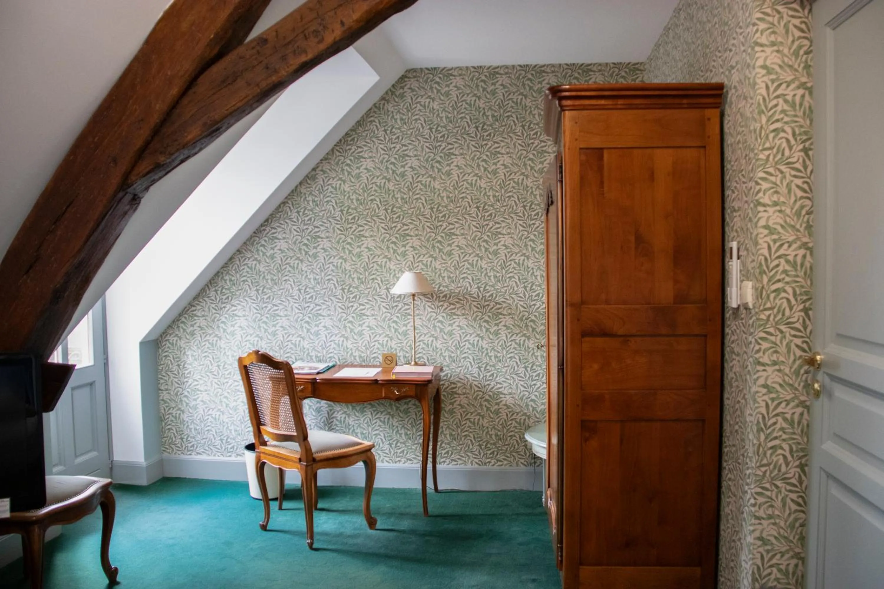 Property building in Le Clos De Bourgogne