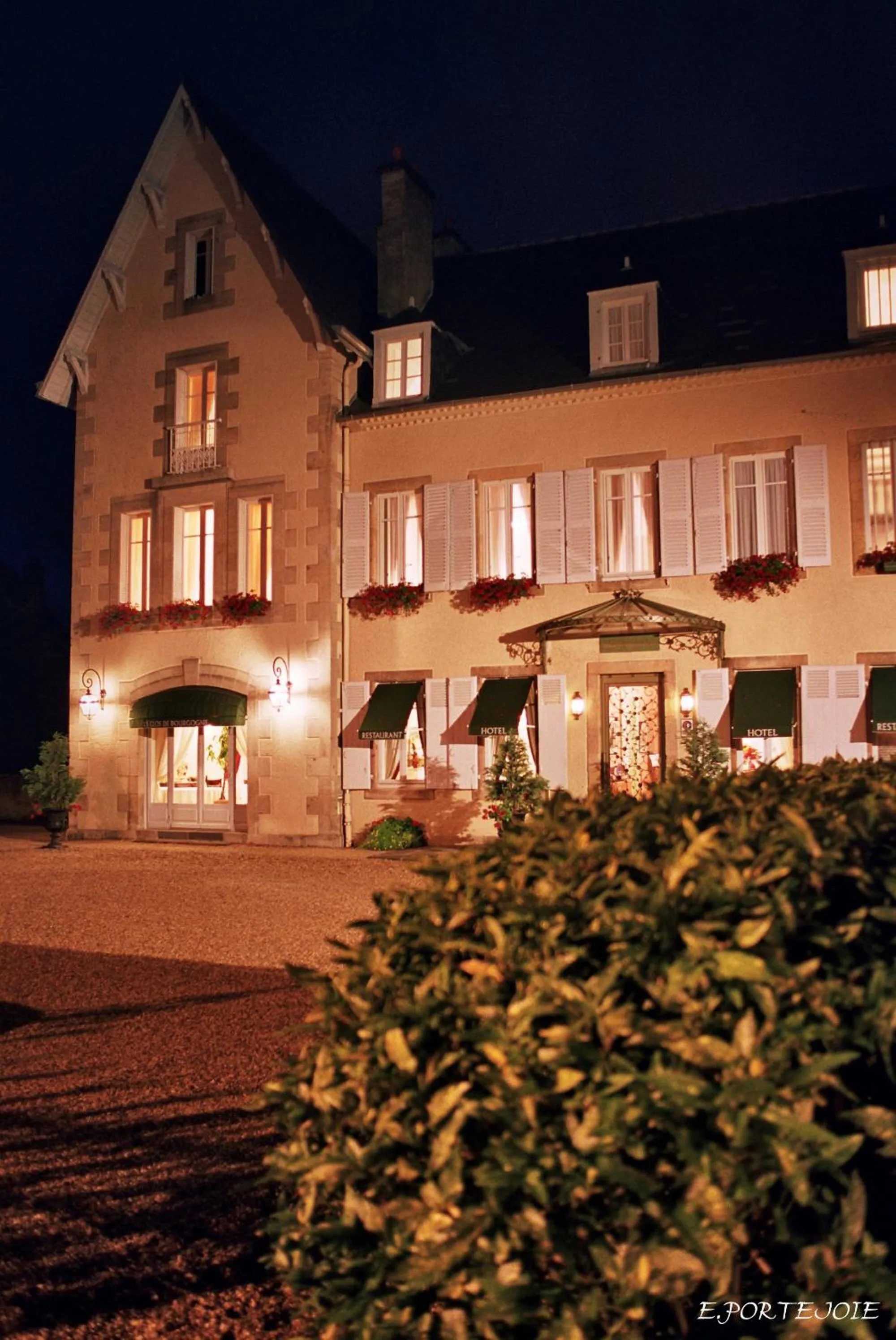 Facade/entrance in Le Clos De Bourgogne