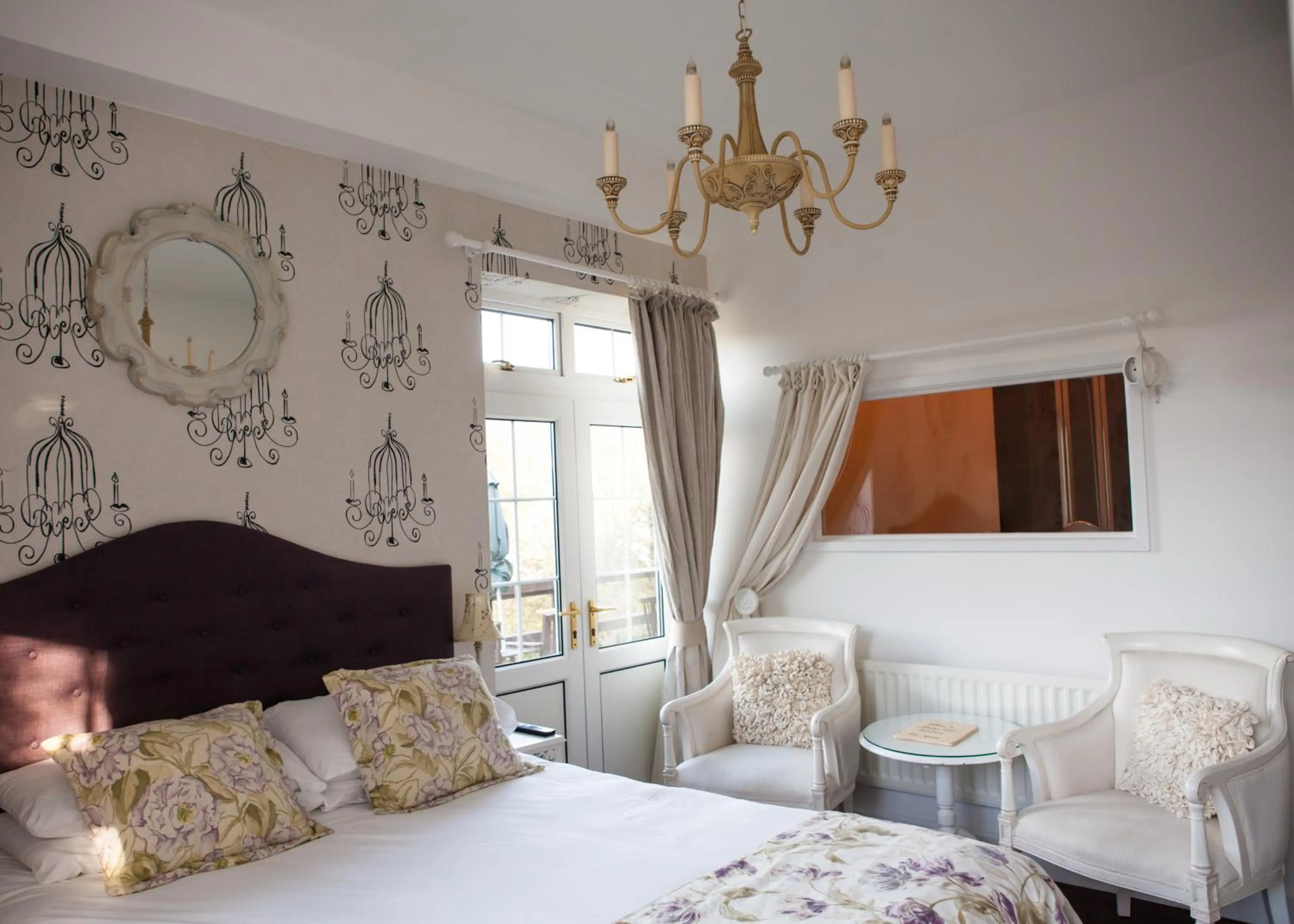 Bedroom, Bed in Limestone Hotel