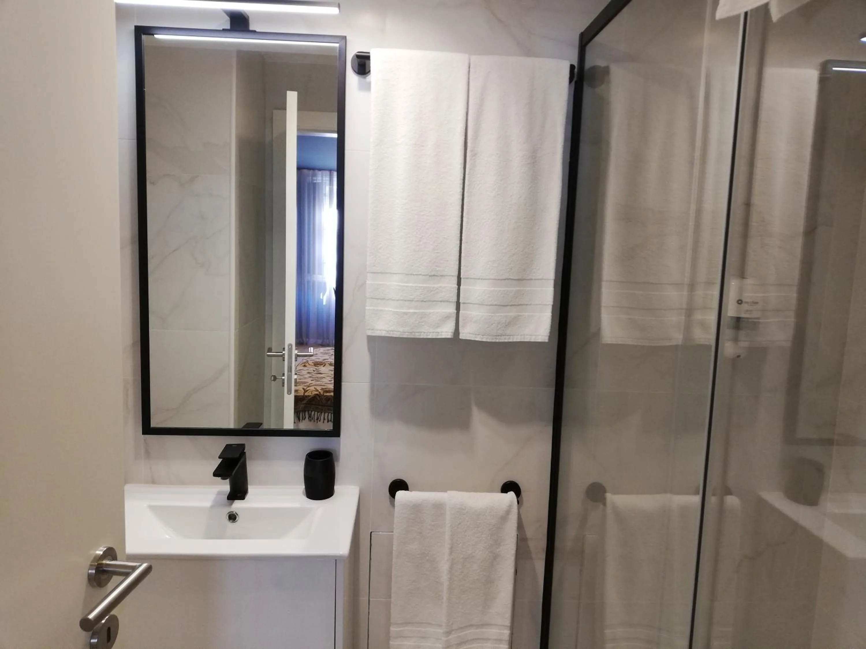 Toilet in Villa Graça -Hostels and Apartments