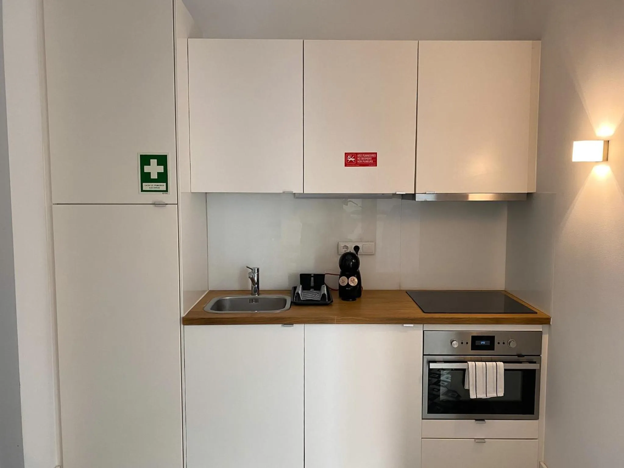 Kitchen or kitchenette in Villa Graça -Hostels and Apartments