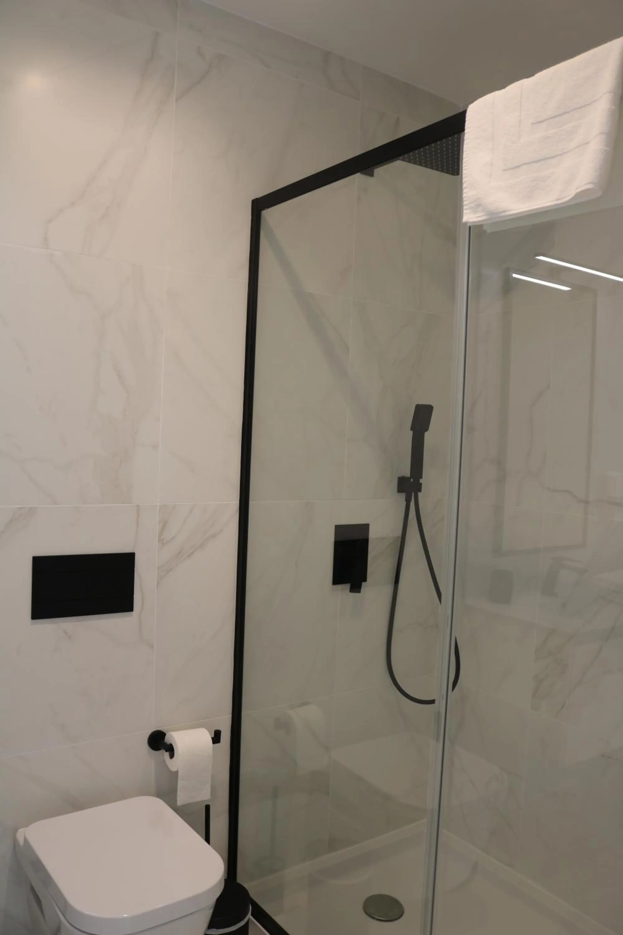 Bathroom in Villa Graça -Hostels and Apartments