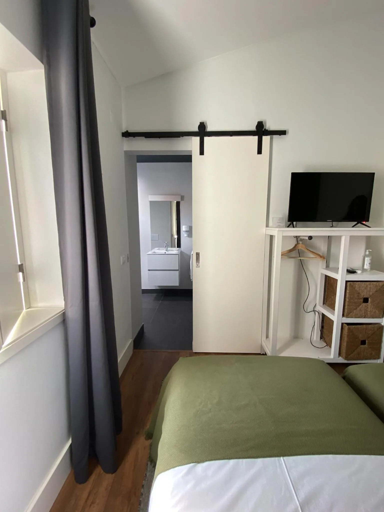 Toilet, Bed in Villa Graça -Hostels and Apartments