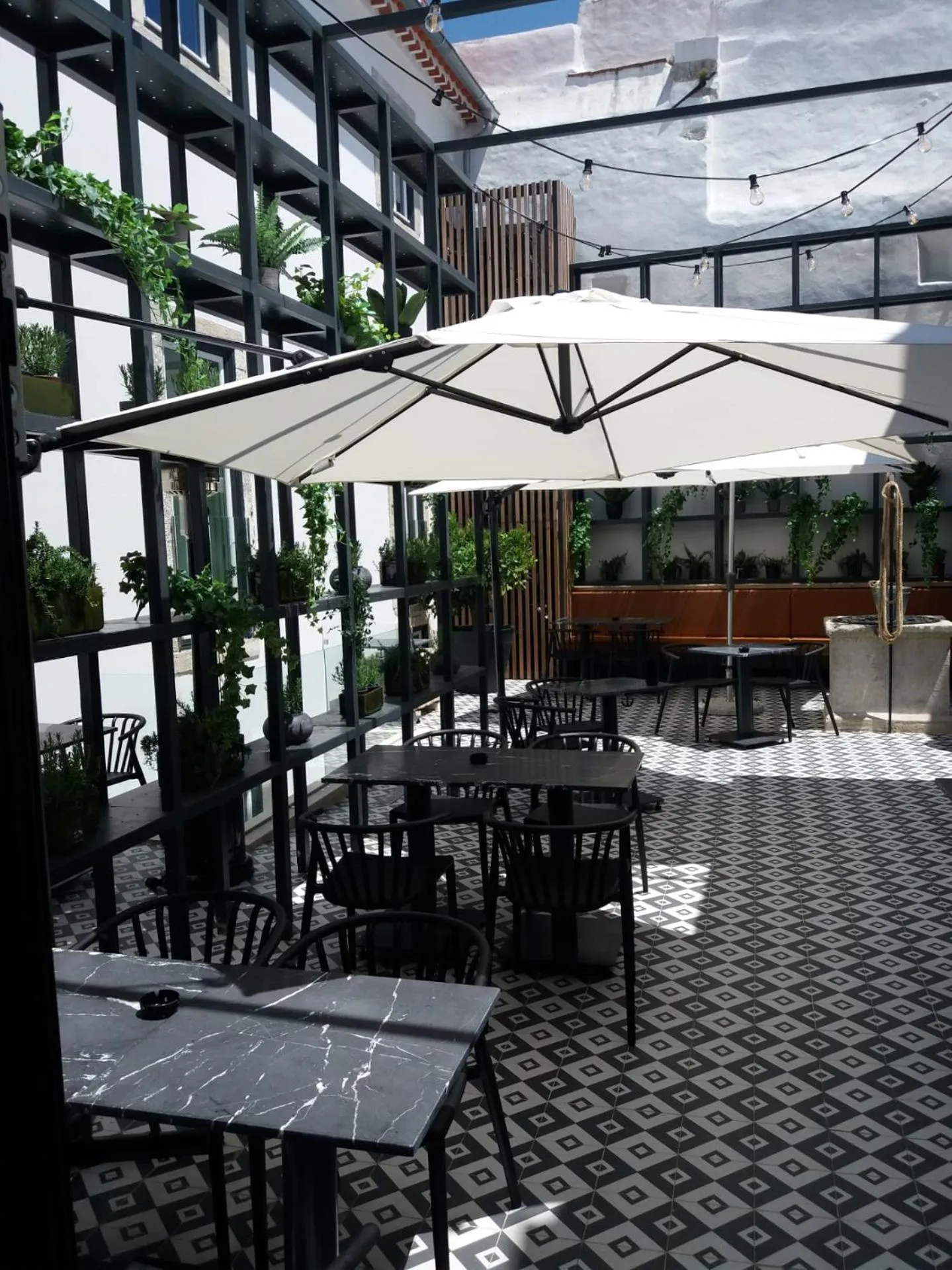 Patio in Villa Graça -Hostels and Apartments