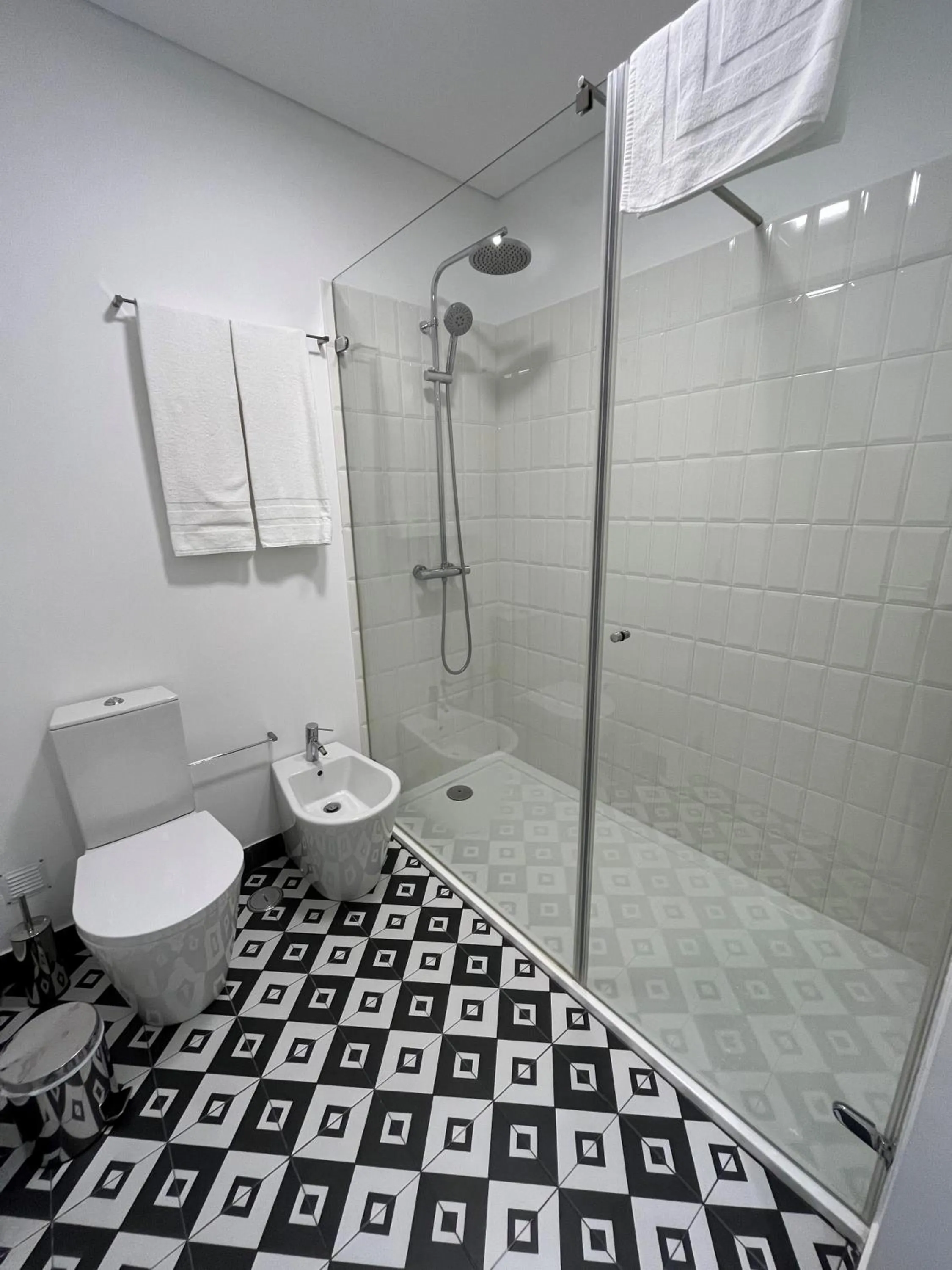 Toilet in Villa Graça -Hostels and Apartments